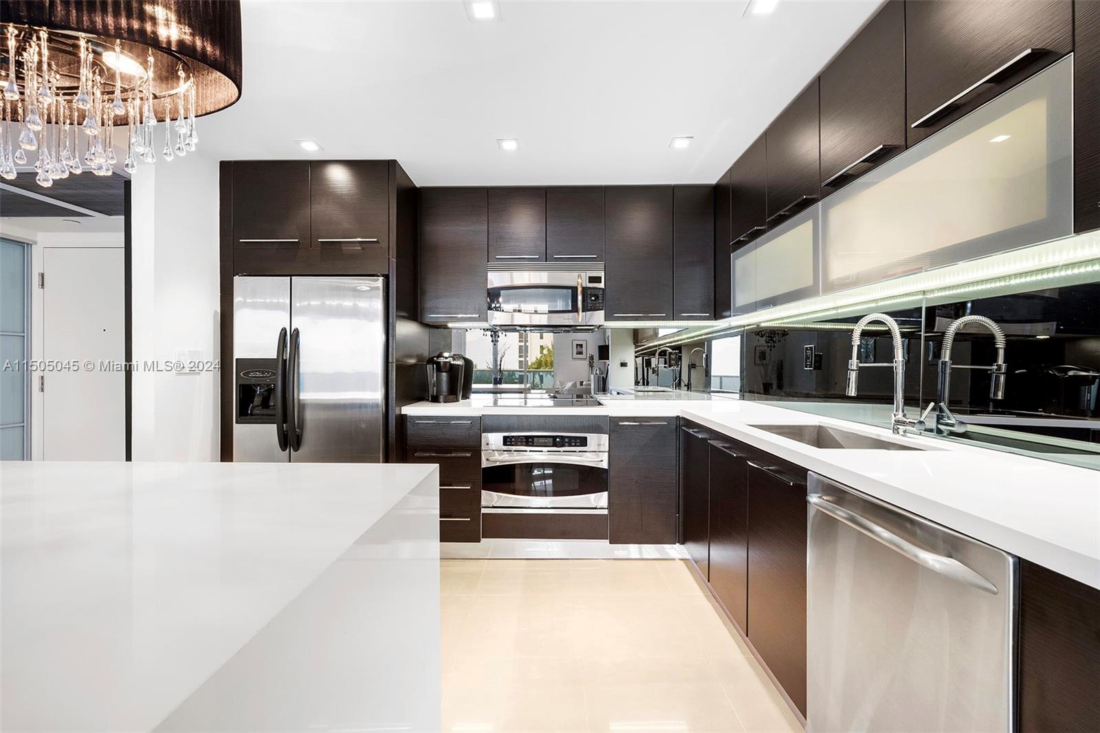 2301 Collins Ave # 610