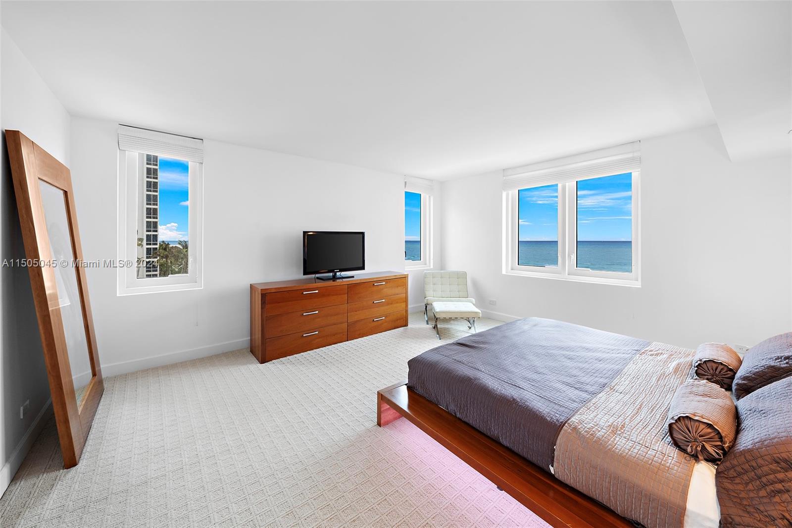 2301 Collins Ave # 610