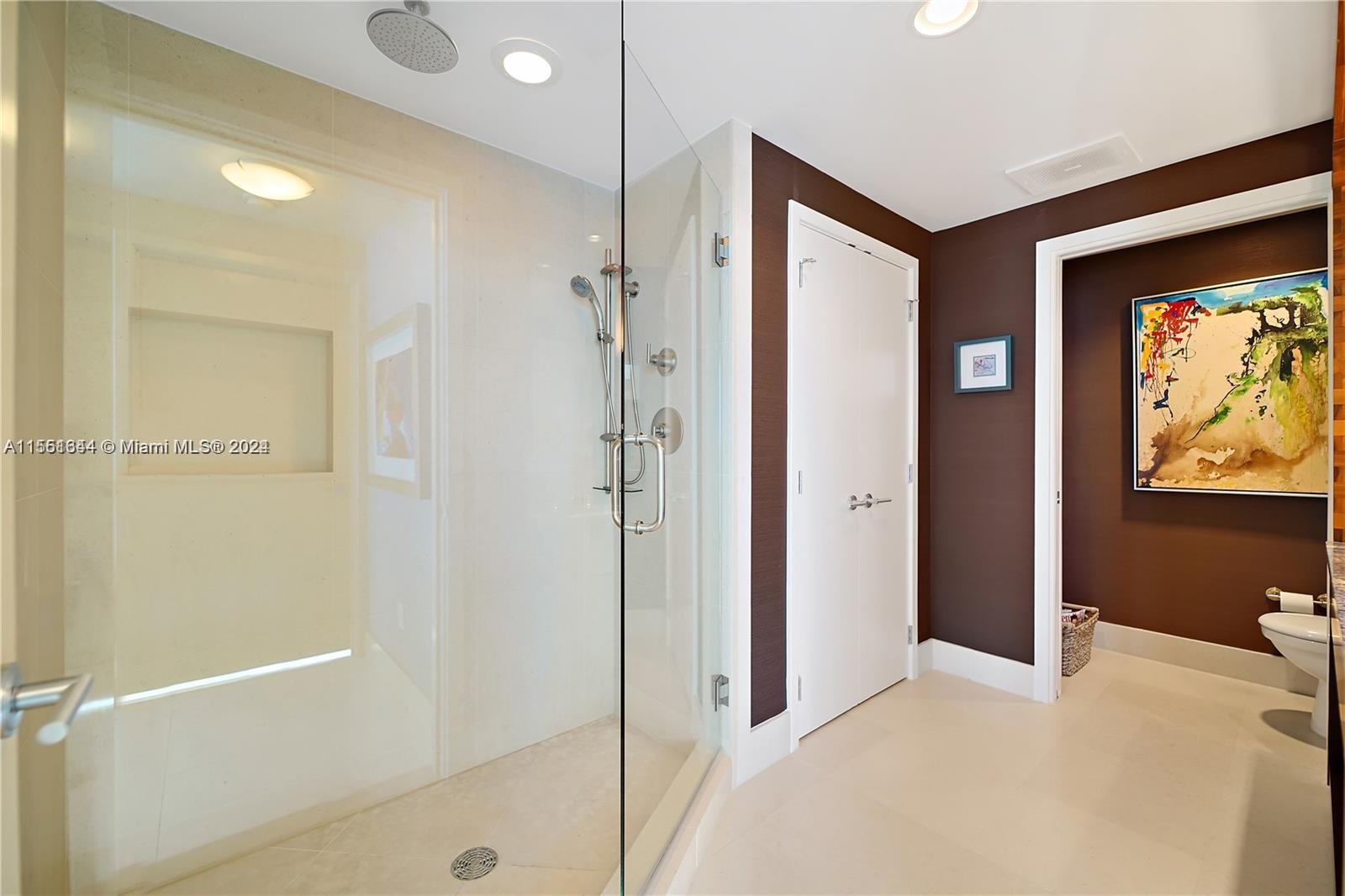 6899 Collins Ave # 1404