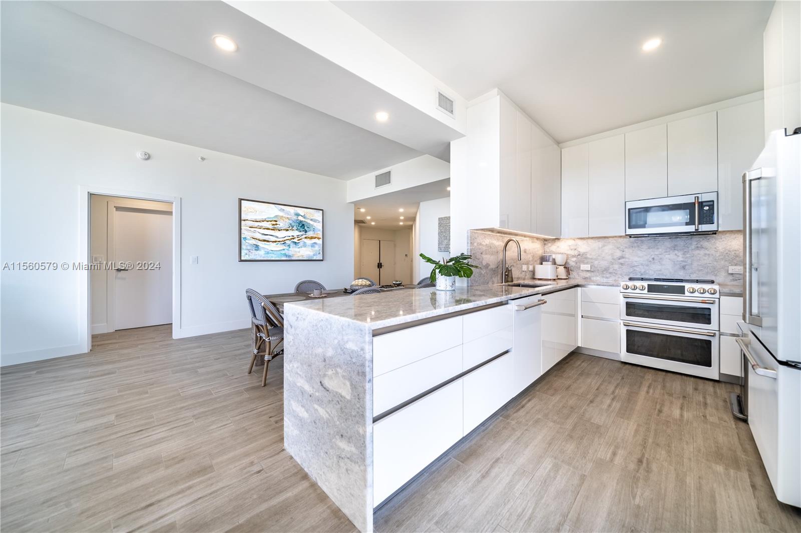 8855 Collins Ave # 12G Unit: PH-12G