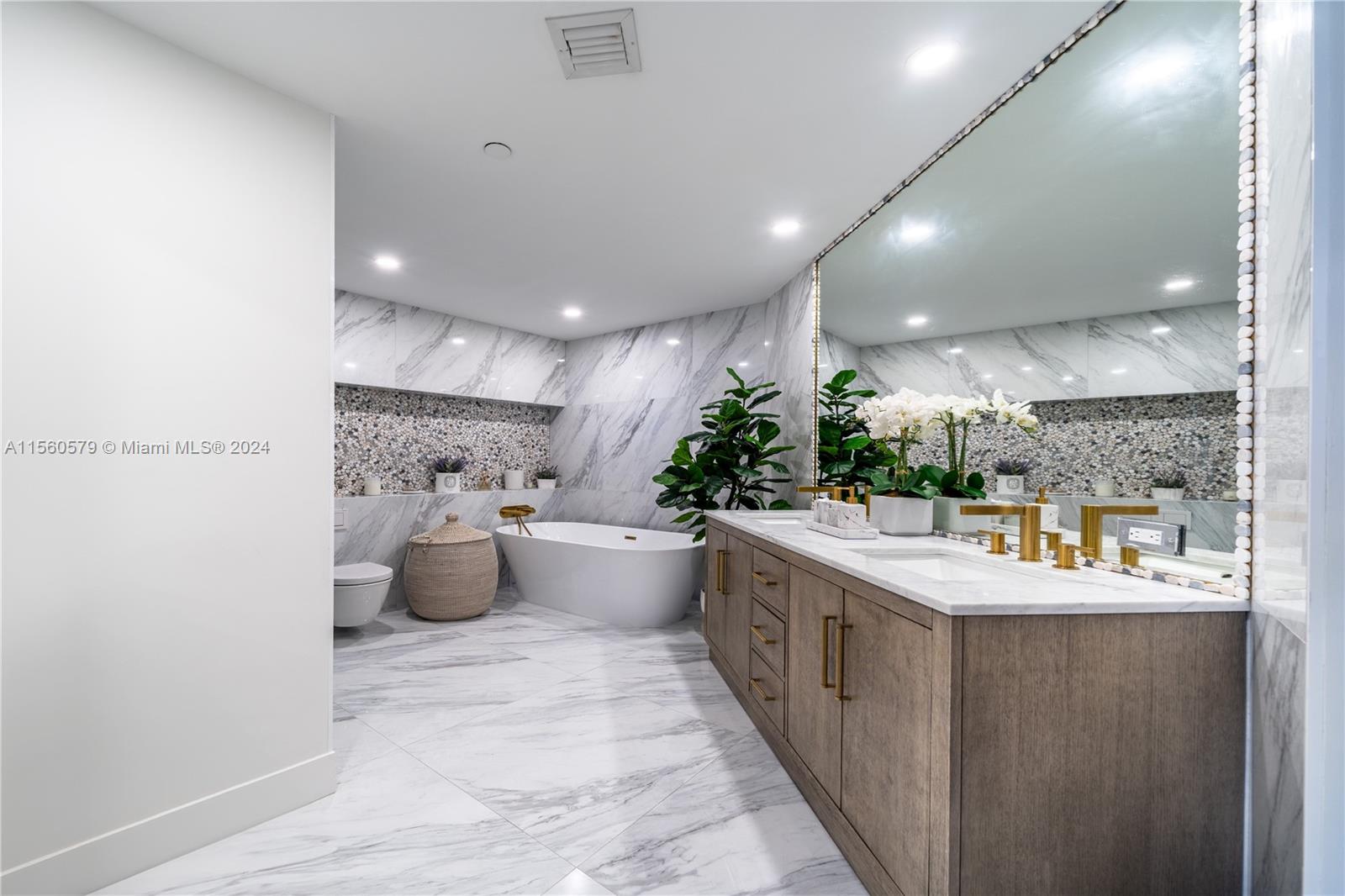 8855 Collins Ave # 12G Unit: PH-12G