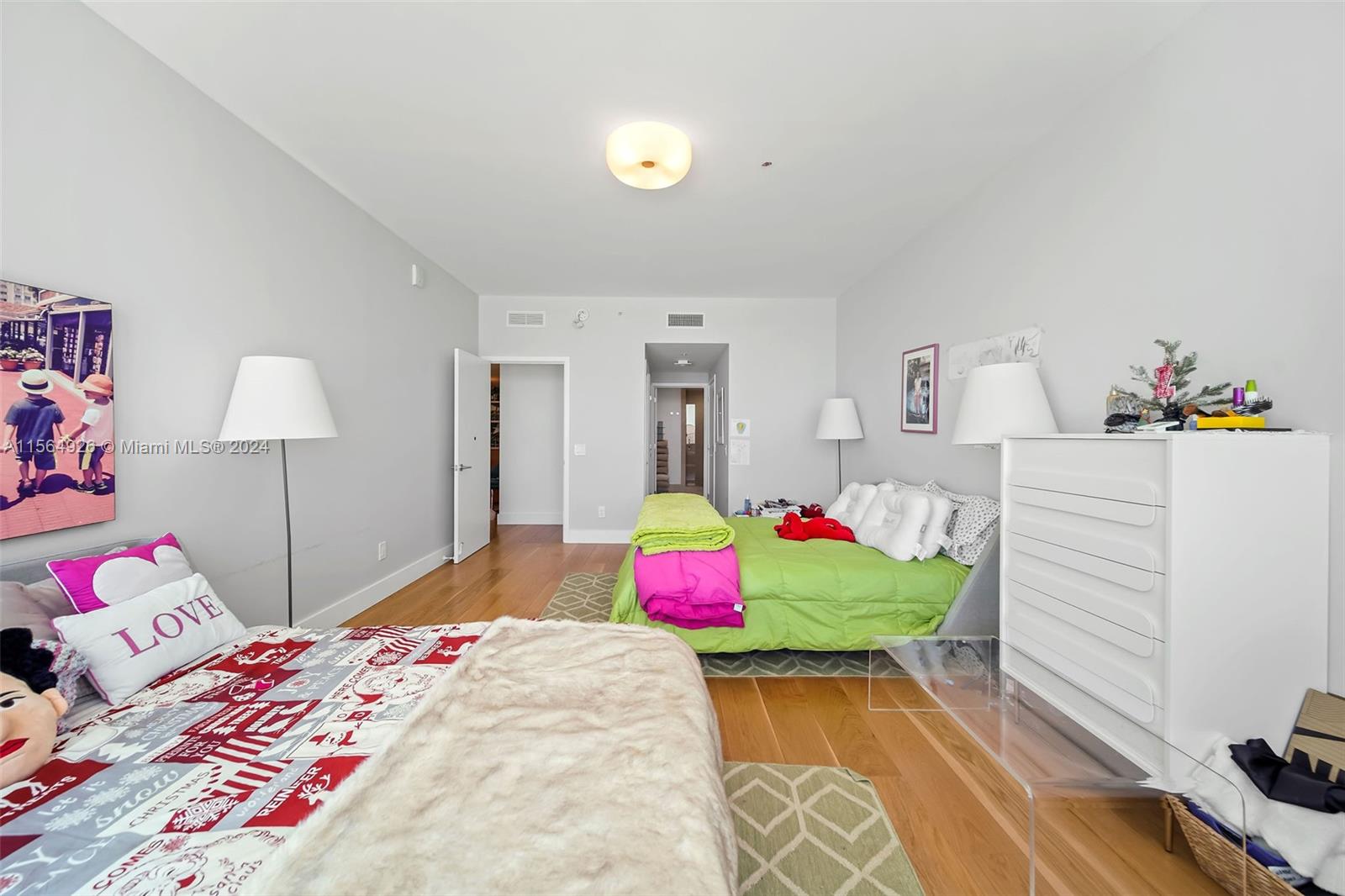 6899 Collins Ave Unit: 606/607