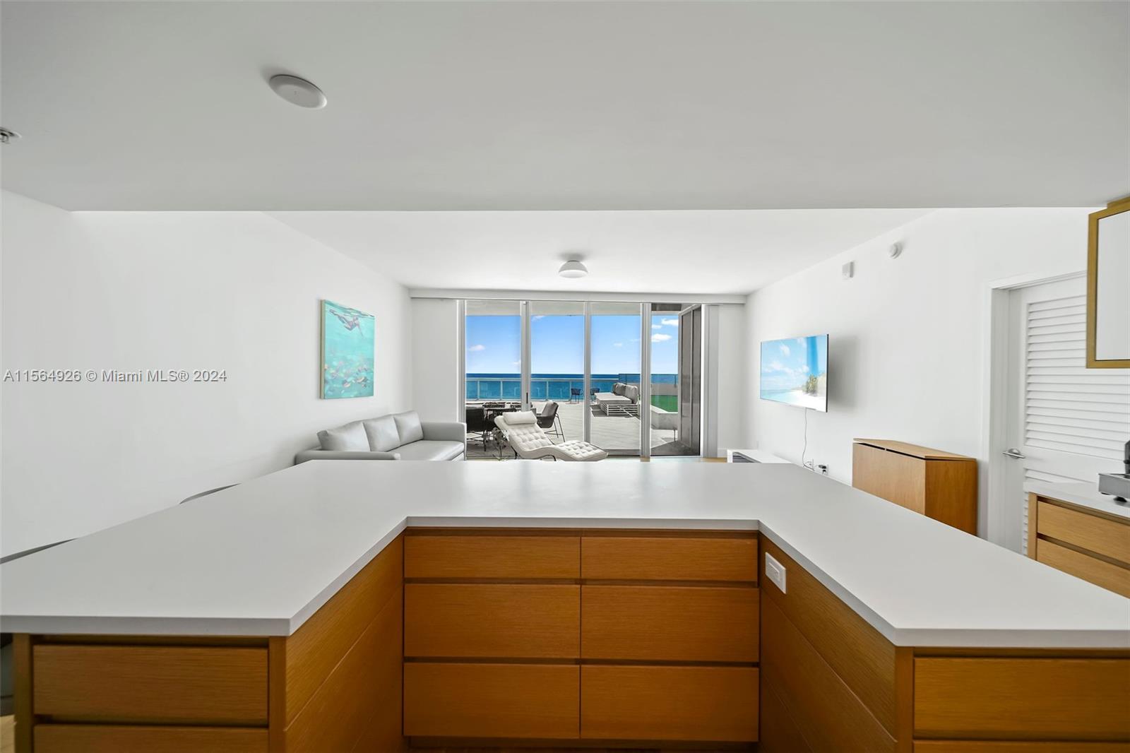 6899 Collins Ave Unit: 606/607
