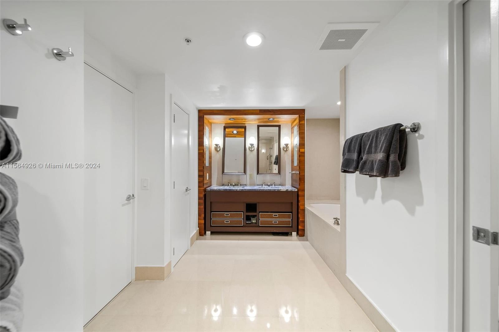 6899 Collins Ave Unit: 606/607
