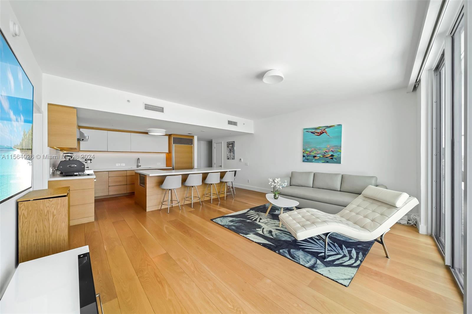 6899 Collins Ave Unit: 606/607