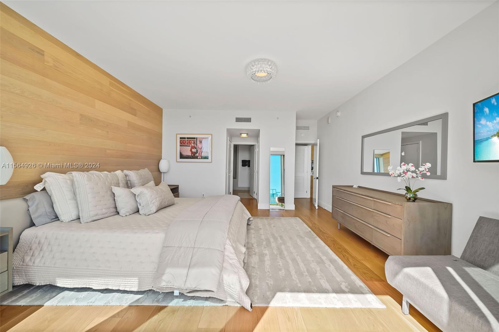 6899 Collins Ave Unit: 606/607