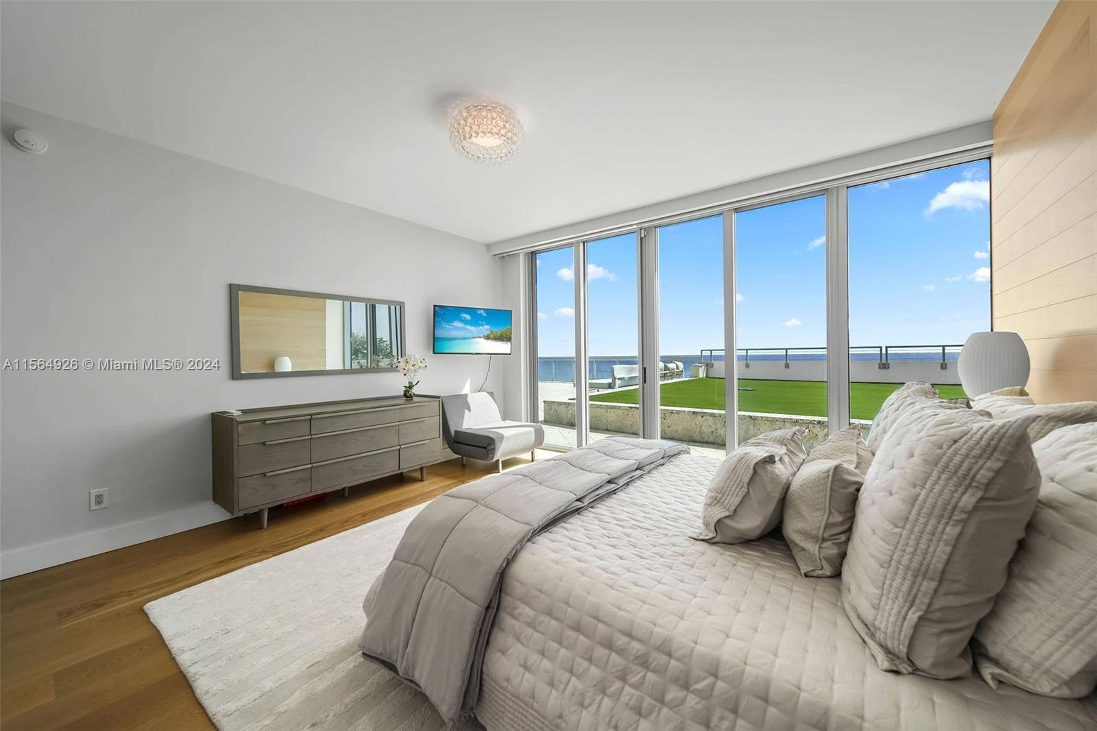 6899 Collins Ave Unit: 606/607