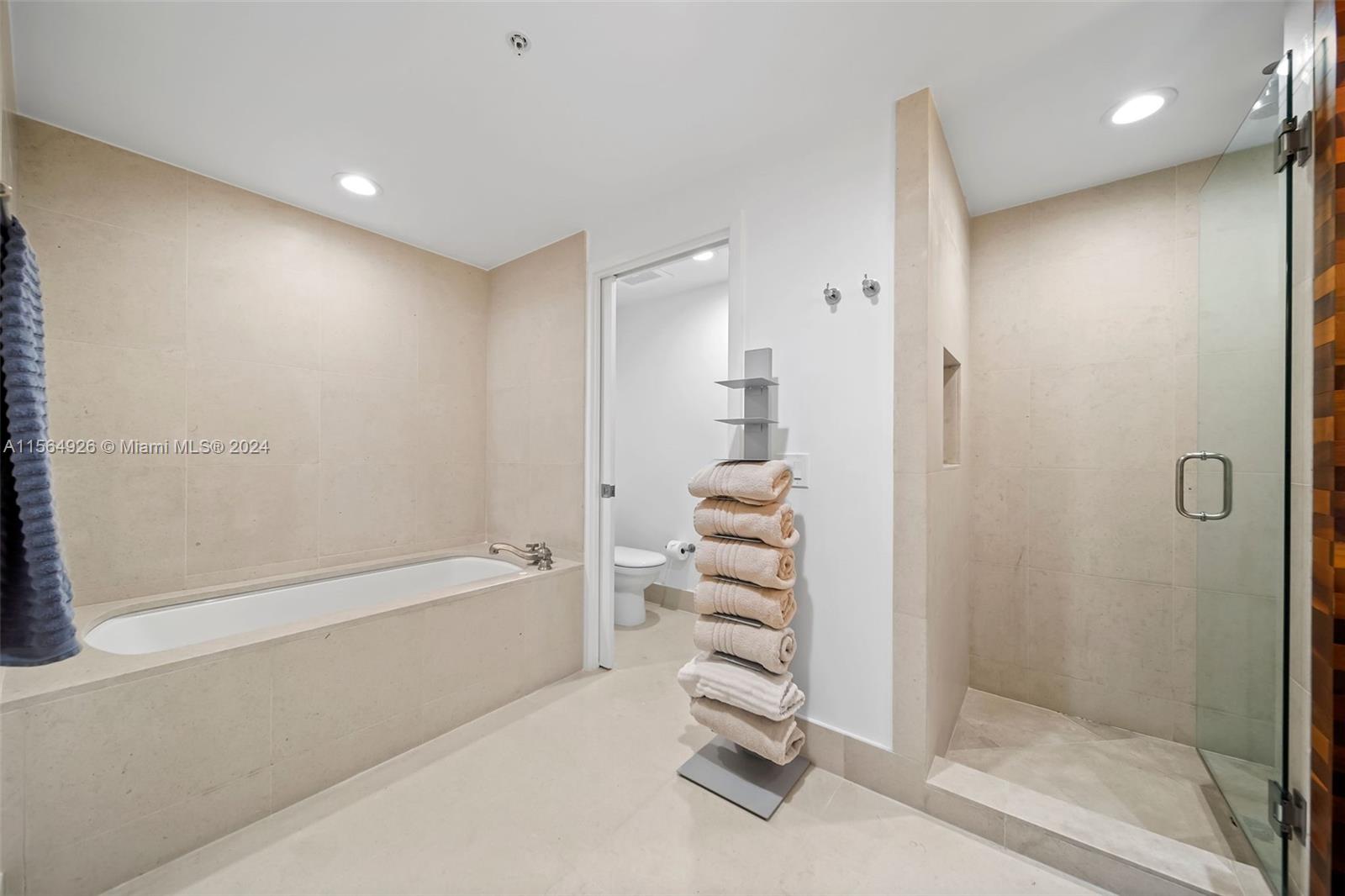 6899 Collins Ave Unit: 606/607