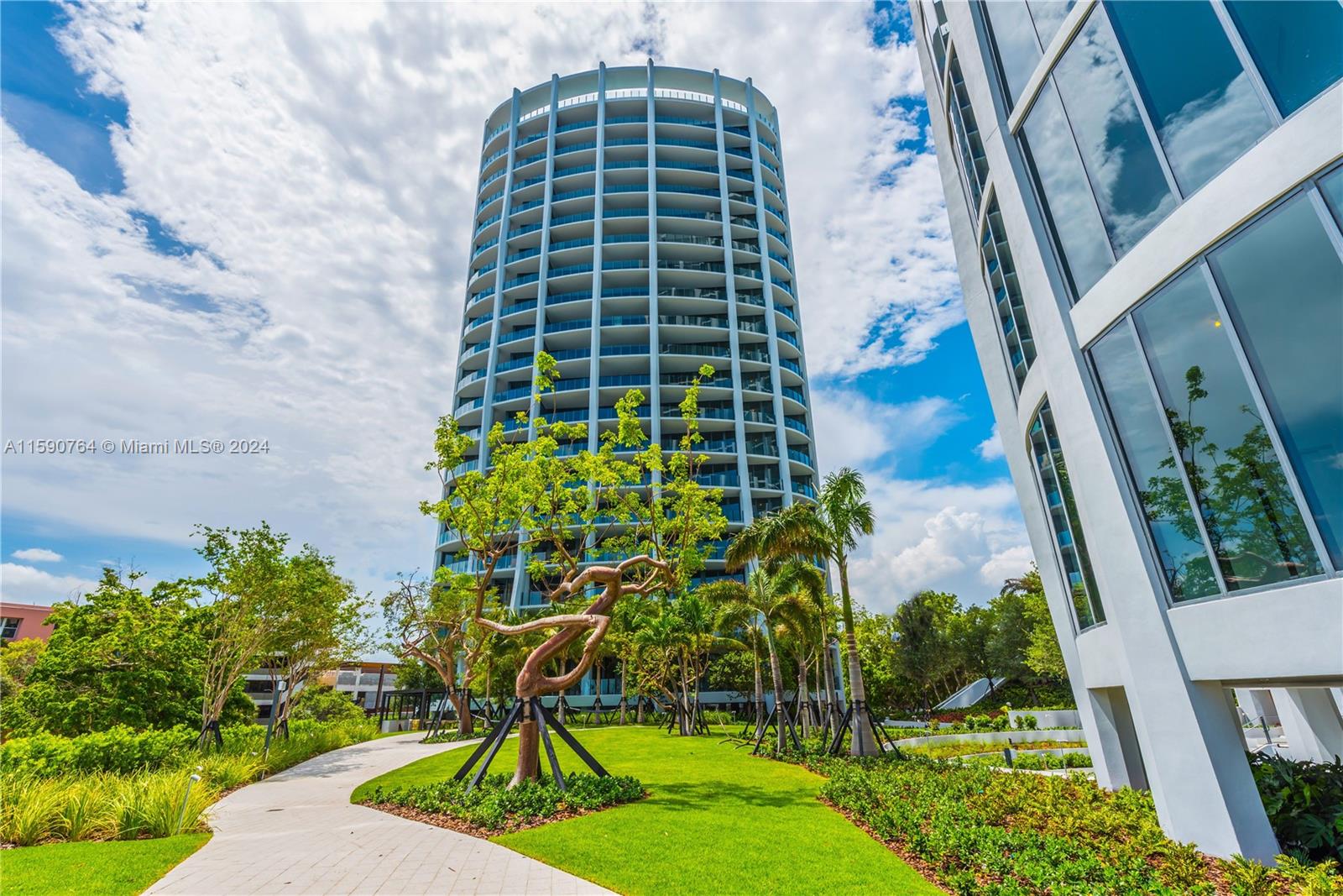 2831 S Bayshore Dr # 804