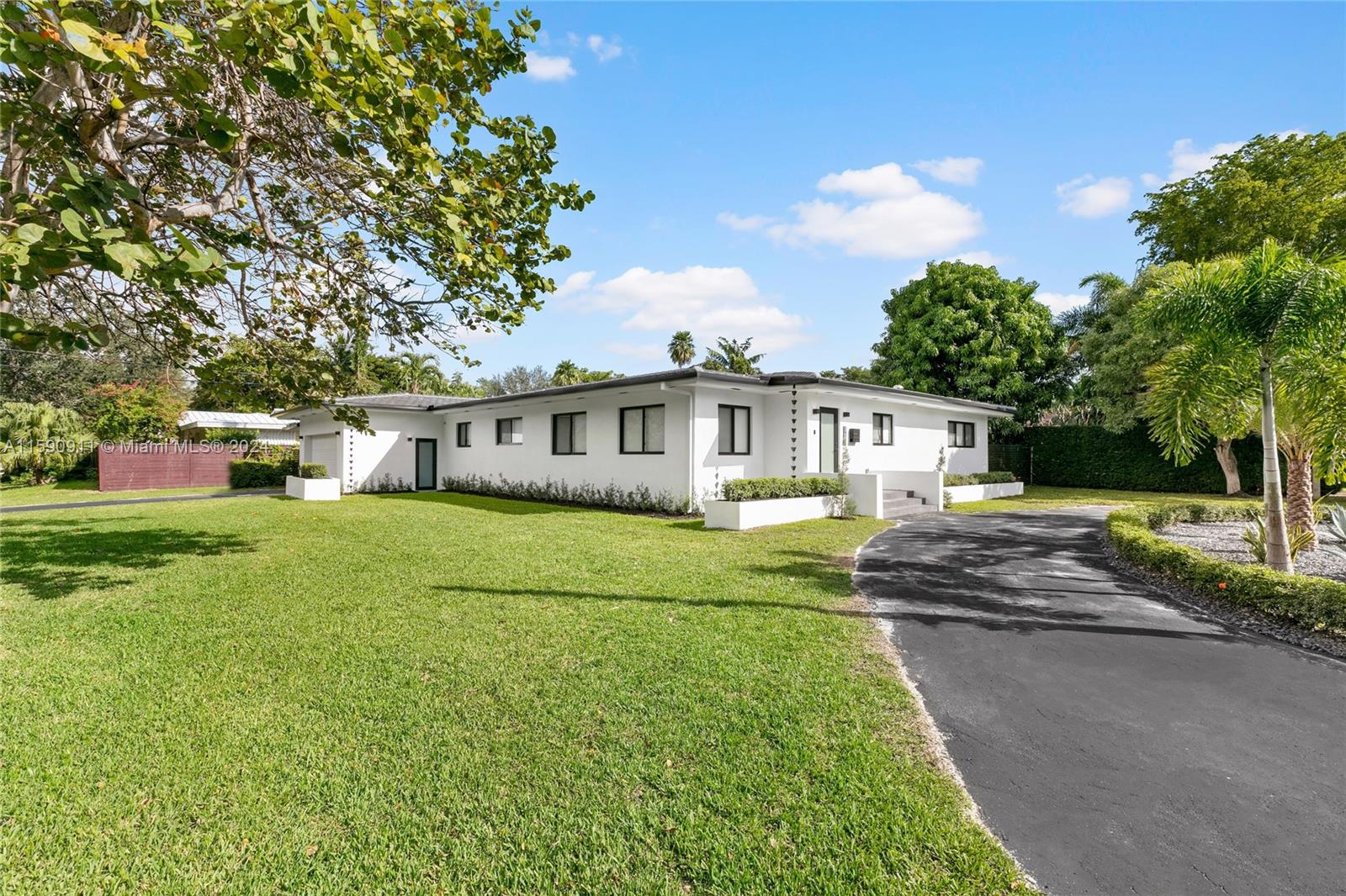 3691 N Prospect Dr