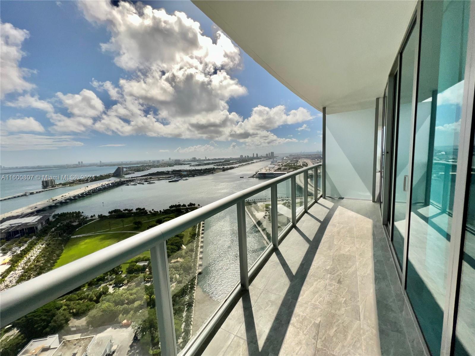 888 Biscayne Blvd # 4112