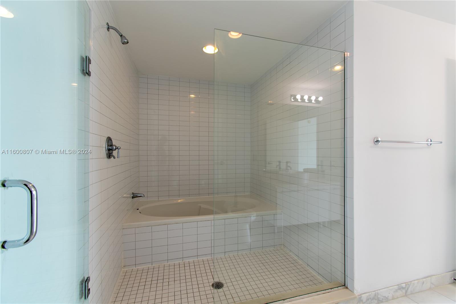 888 Biscayne Blvd # 4112
