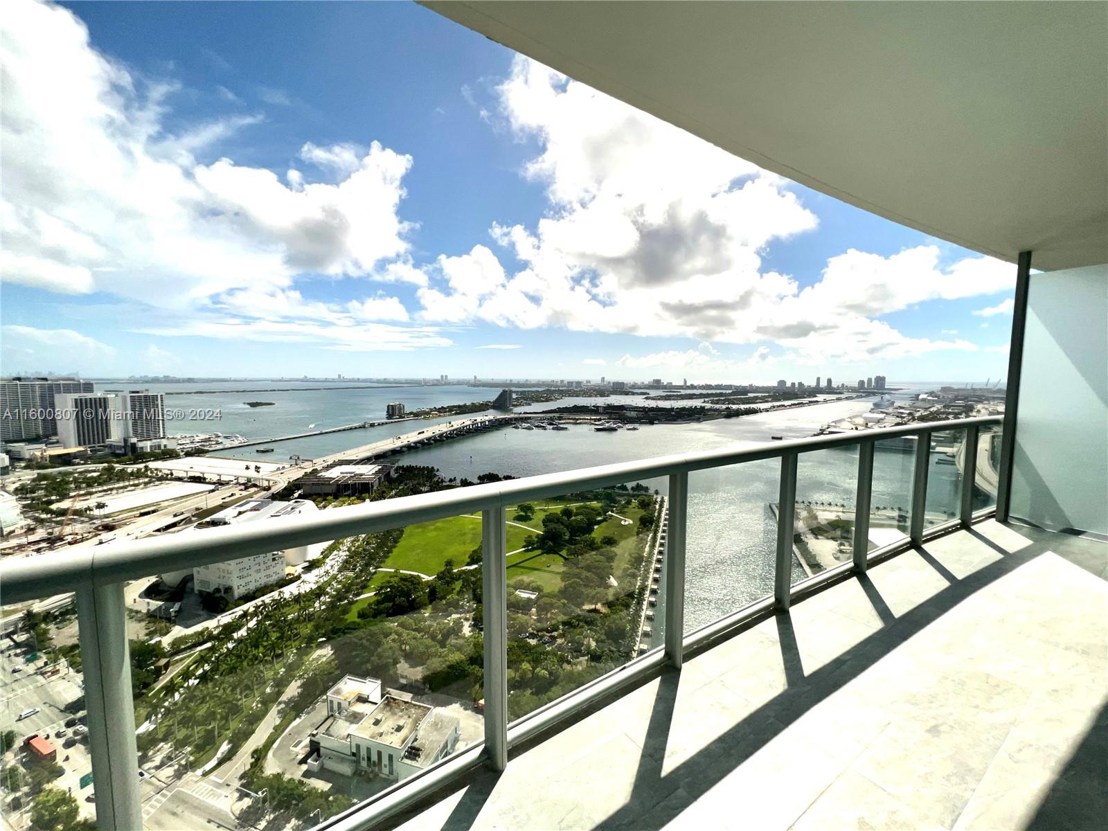 888 Biscayne Blvd # 4112