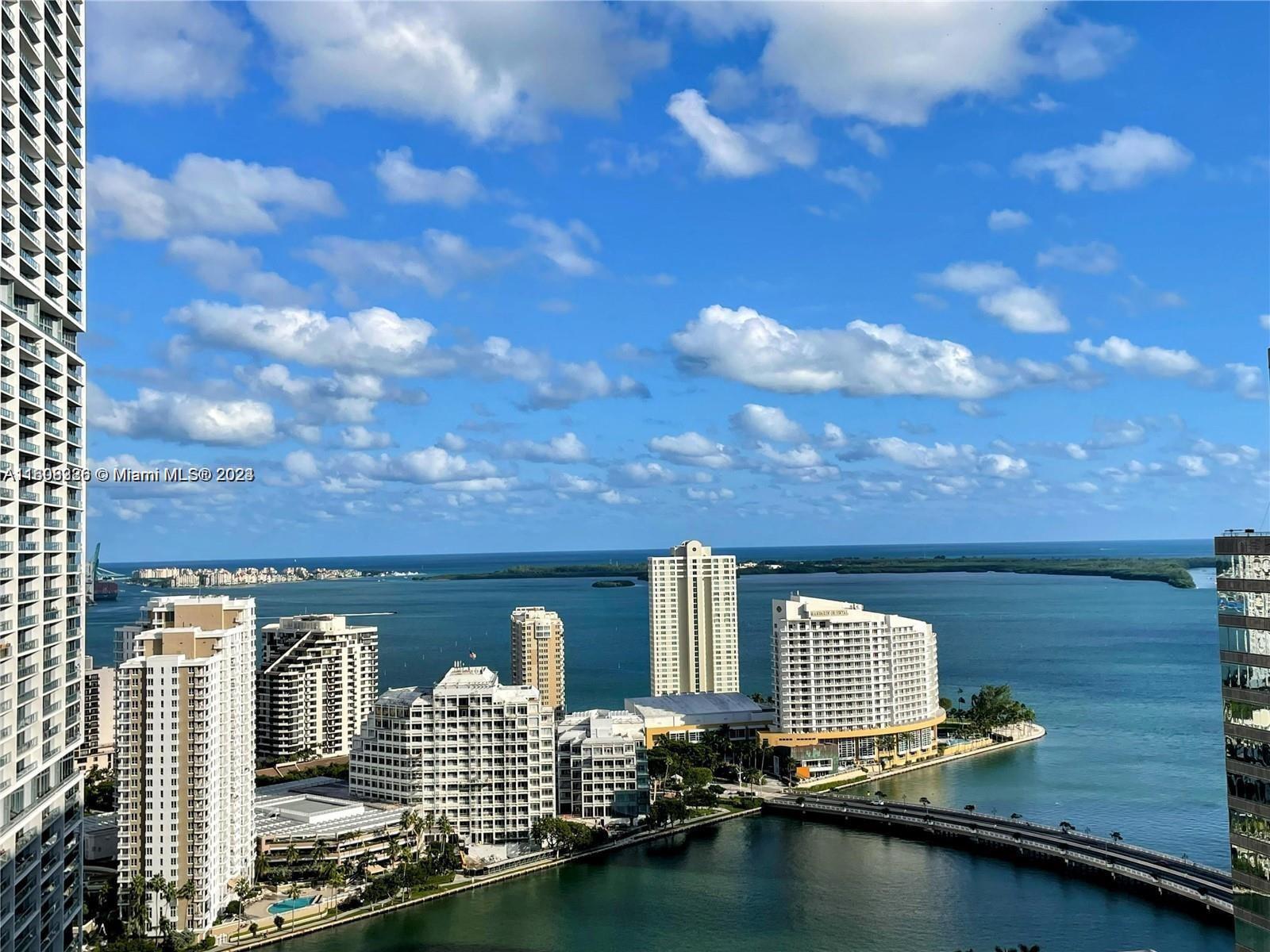 500 Brickell Ave # 1902