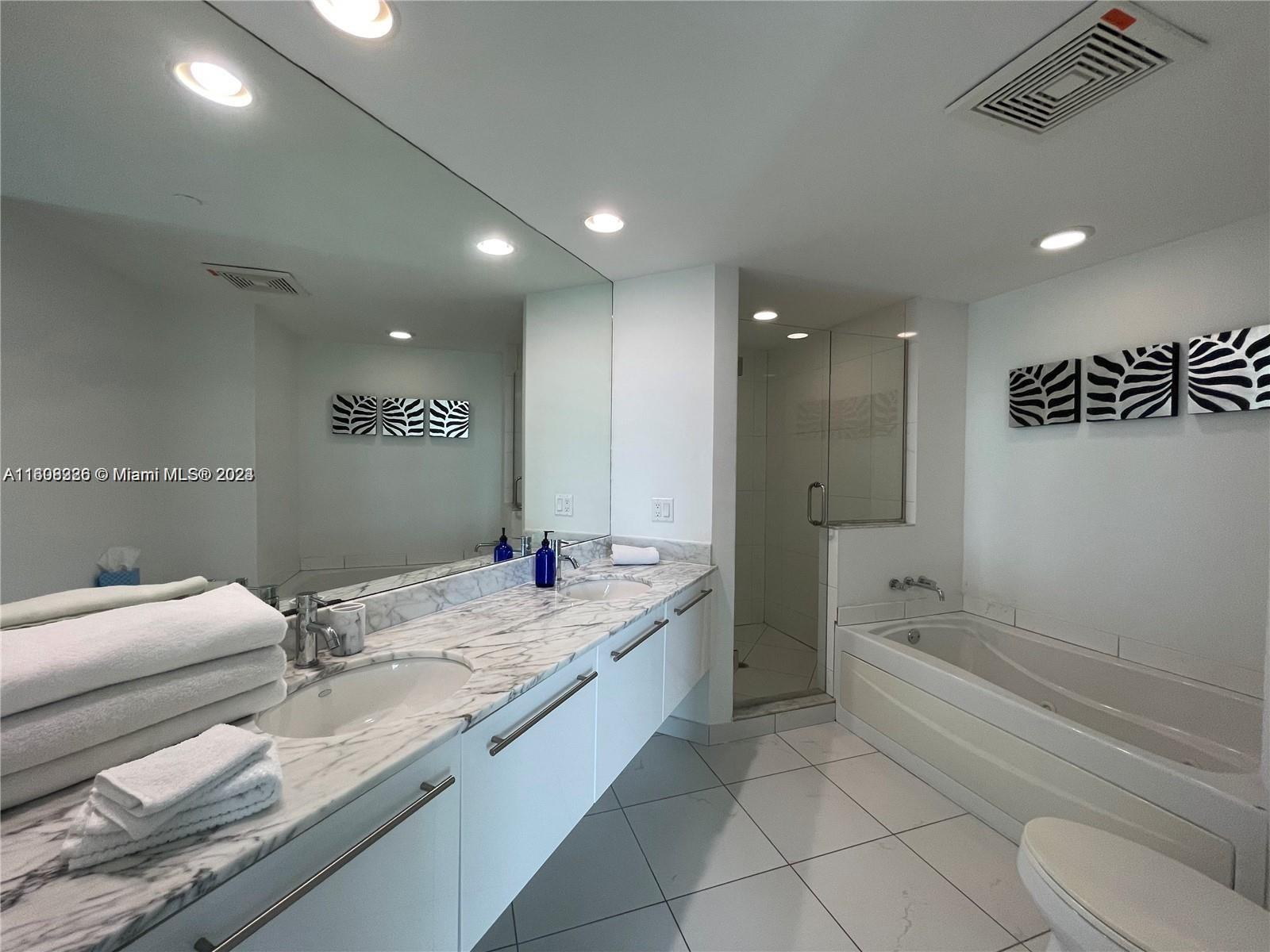 500 Brickell Ave # 1902