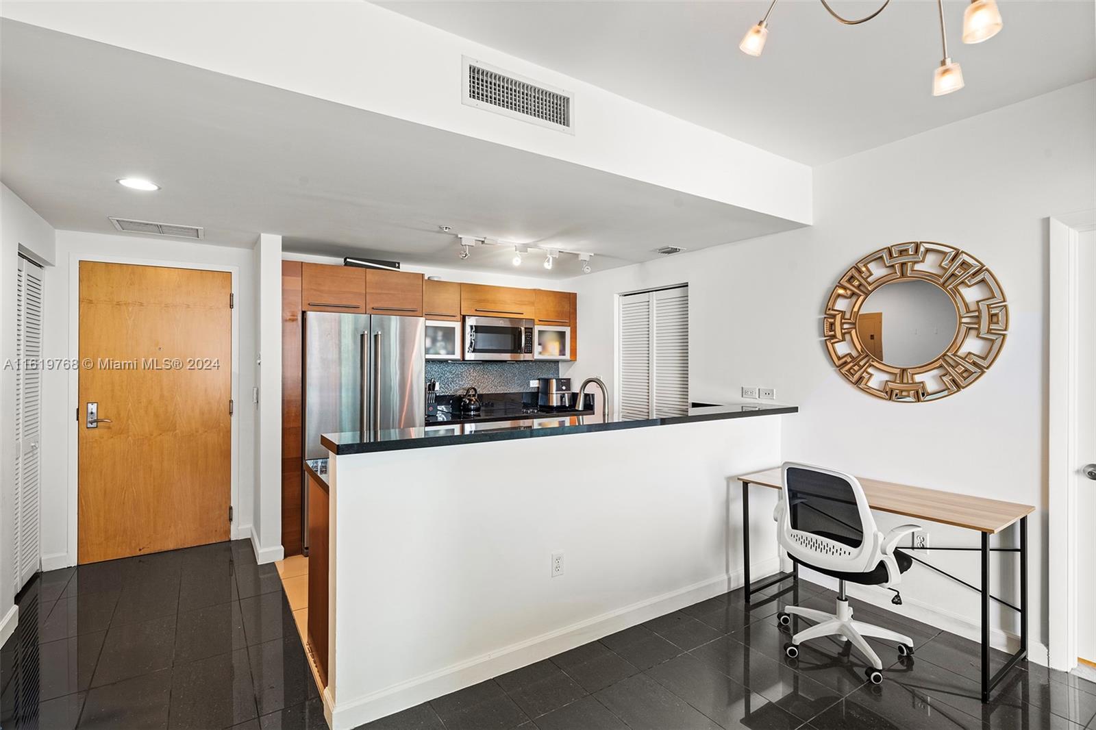 253 NE 2nd St # 1601