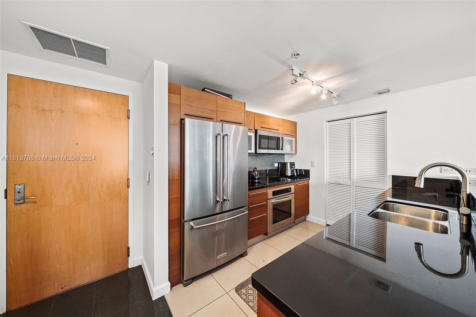 253 NE 2nd St # 1601