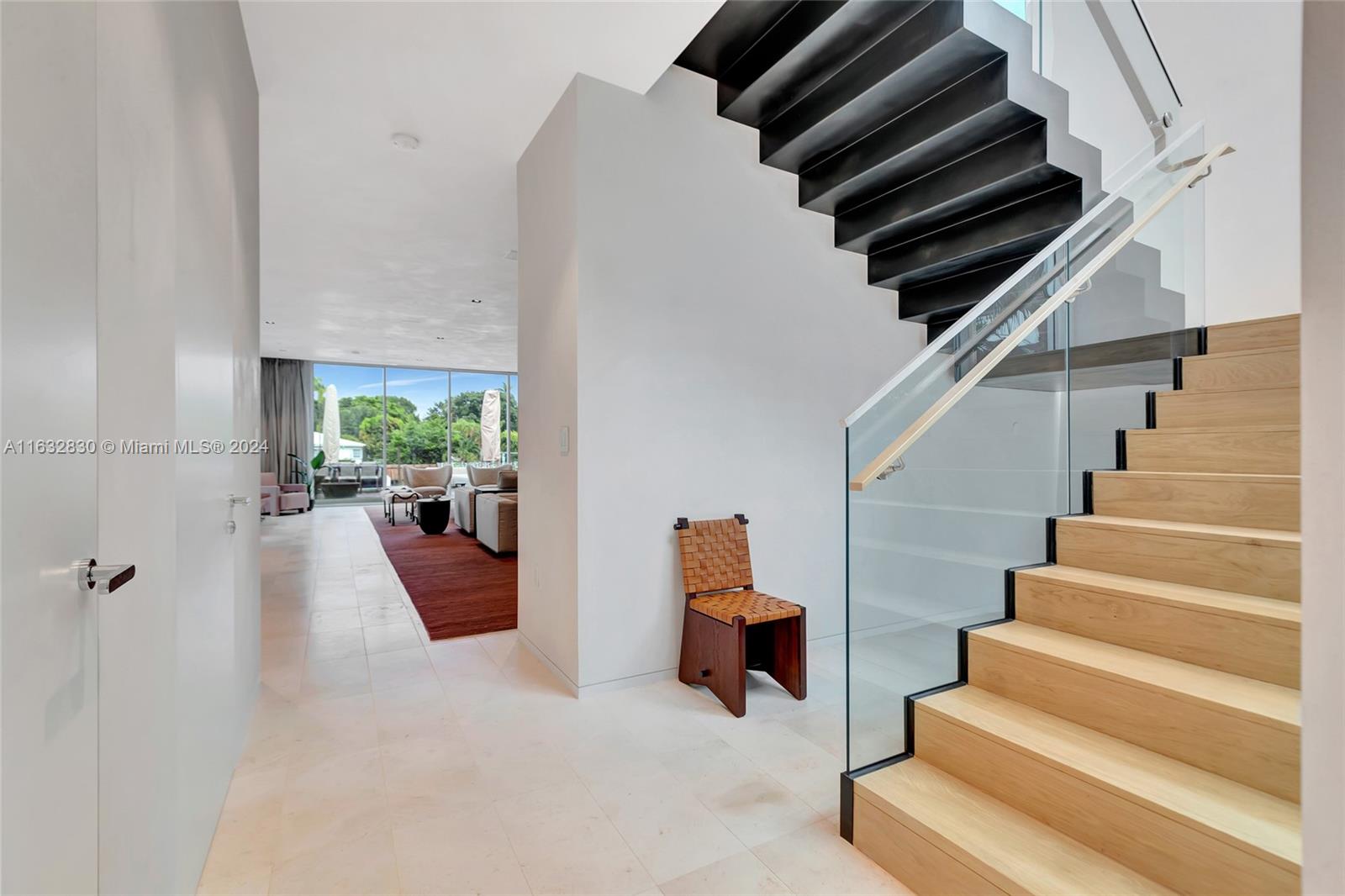 1051 W 48th St