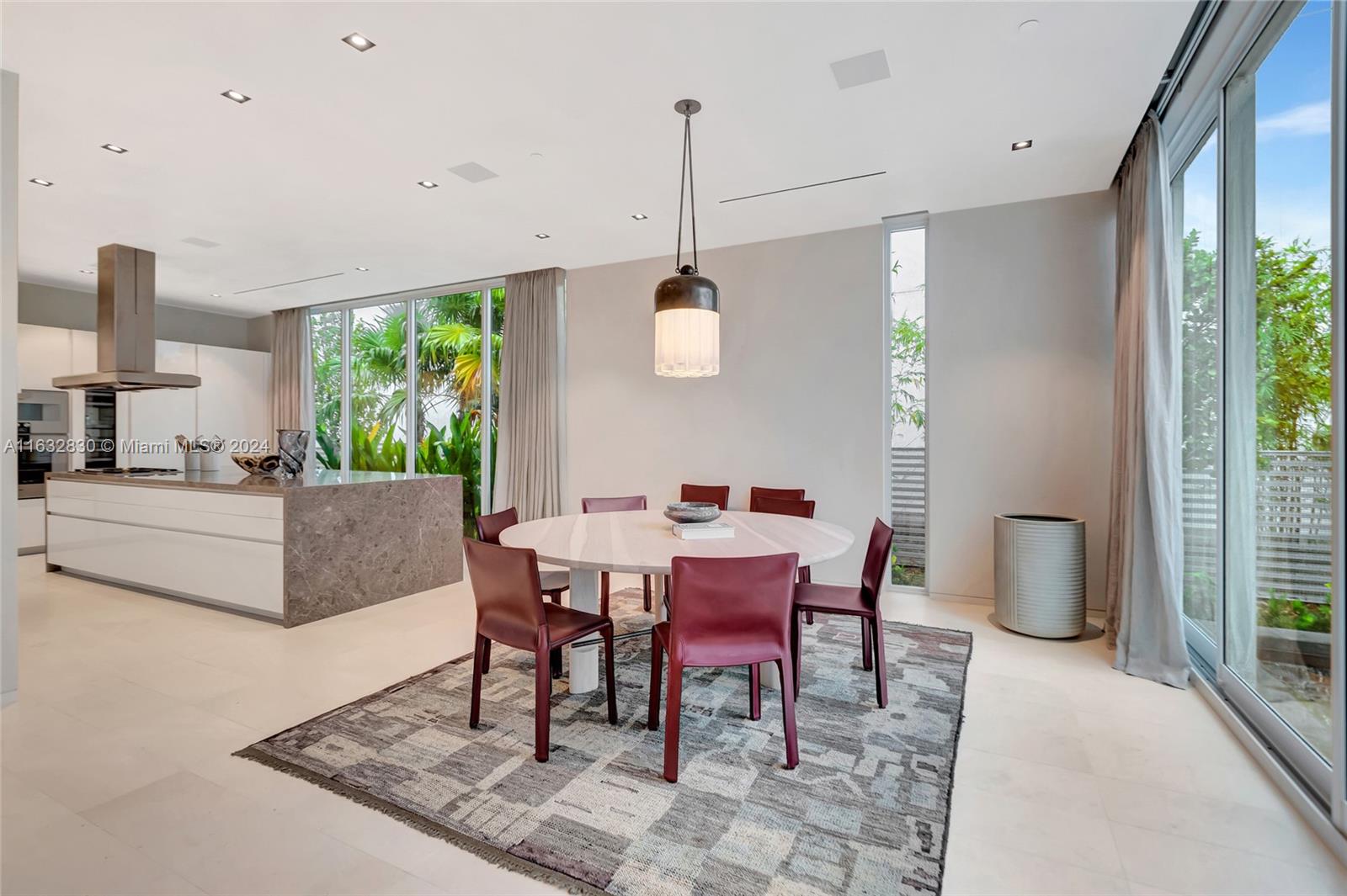 1051 W 48th St