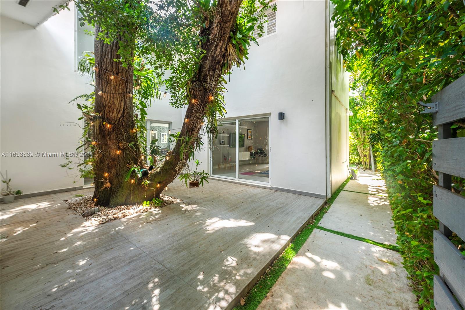 4030 Alhambra Cir