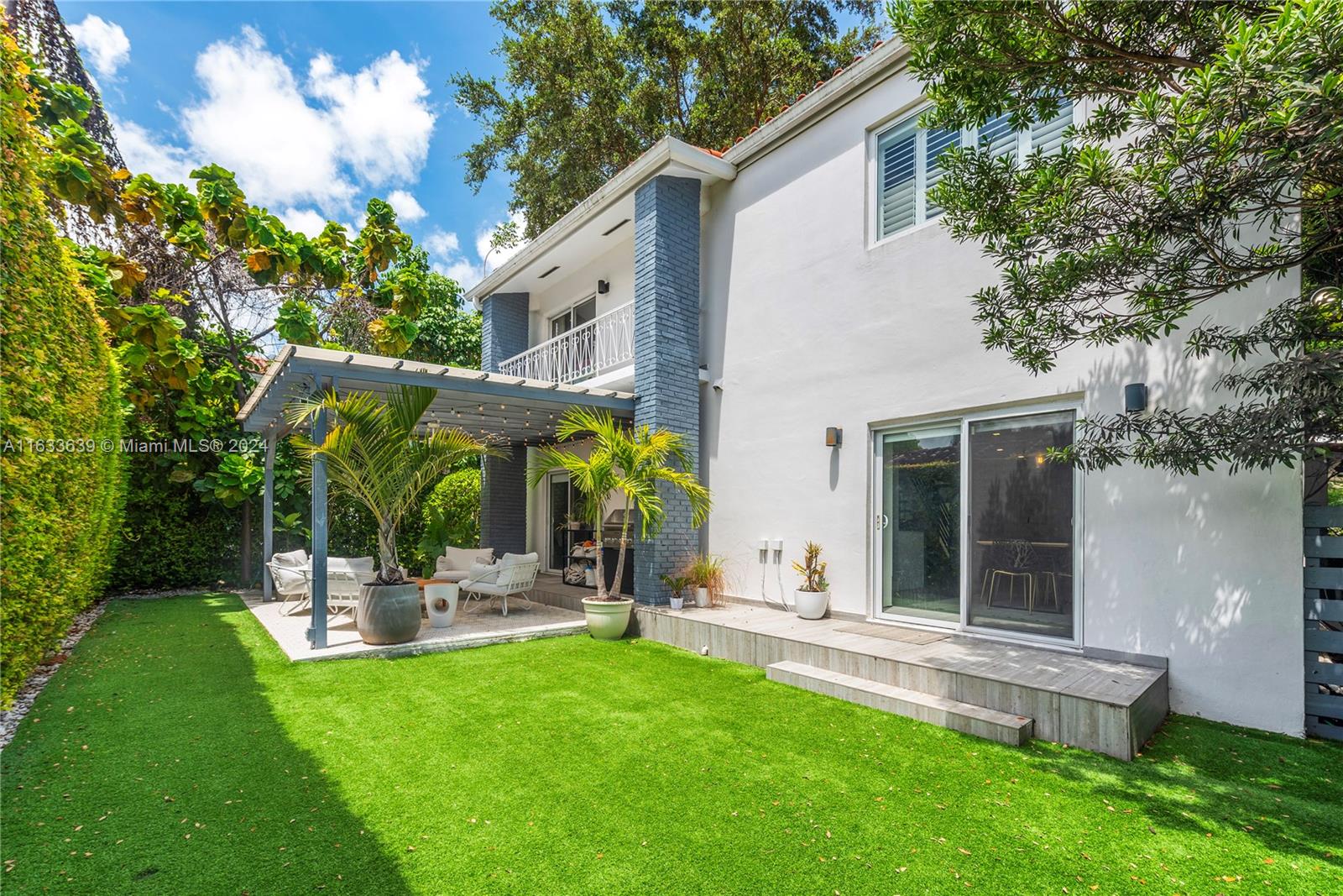 4030 Alhambra Cir