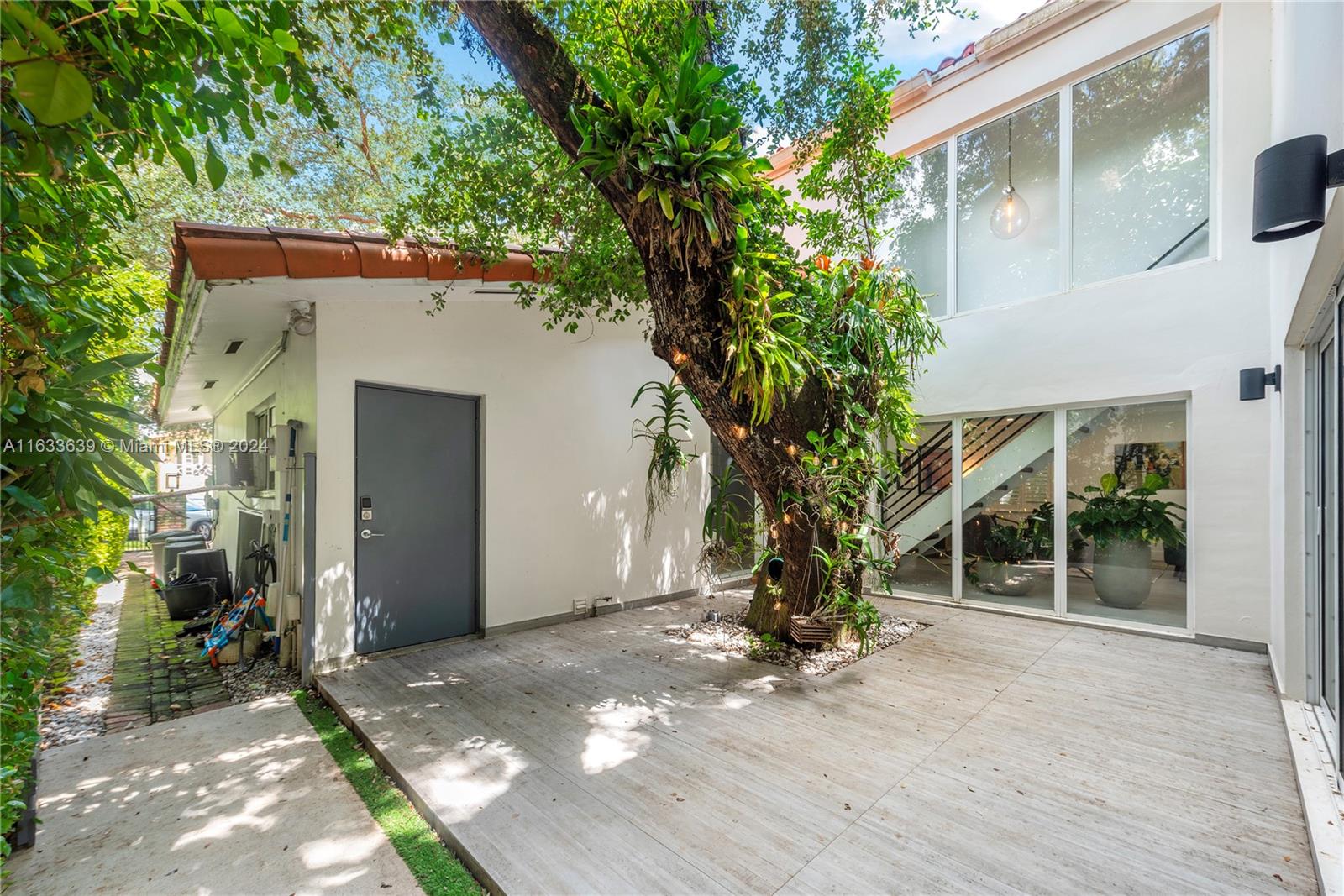 4030 Alhambra Cir