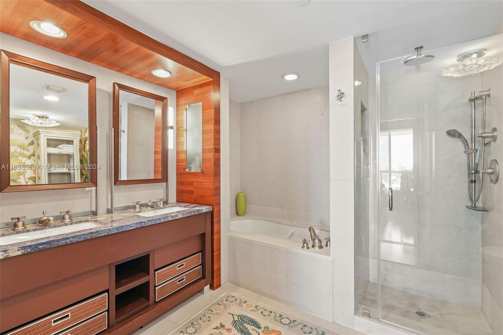 6799 Collins Ave # 1601