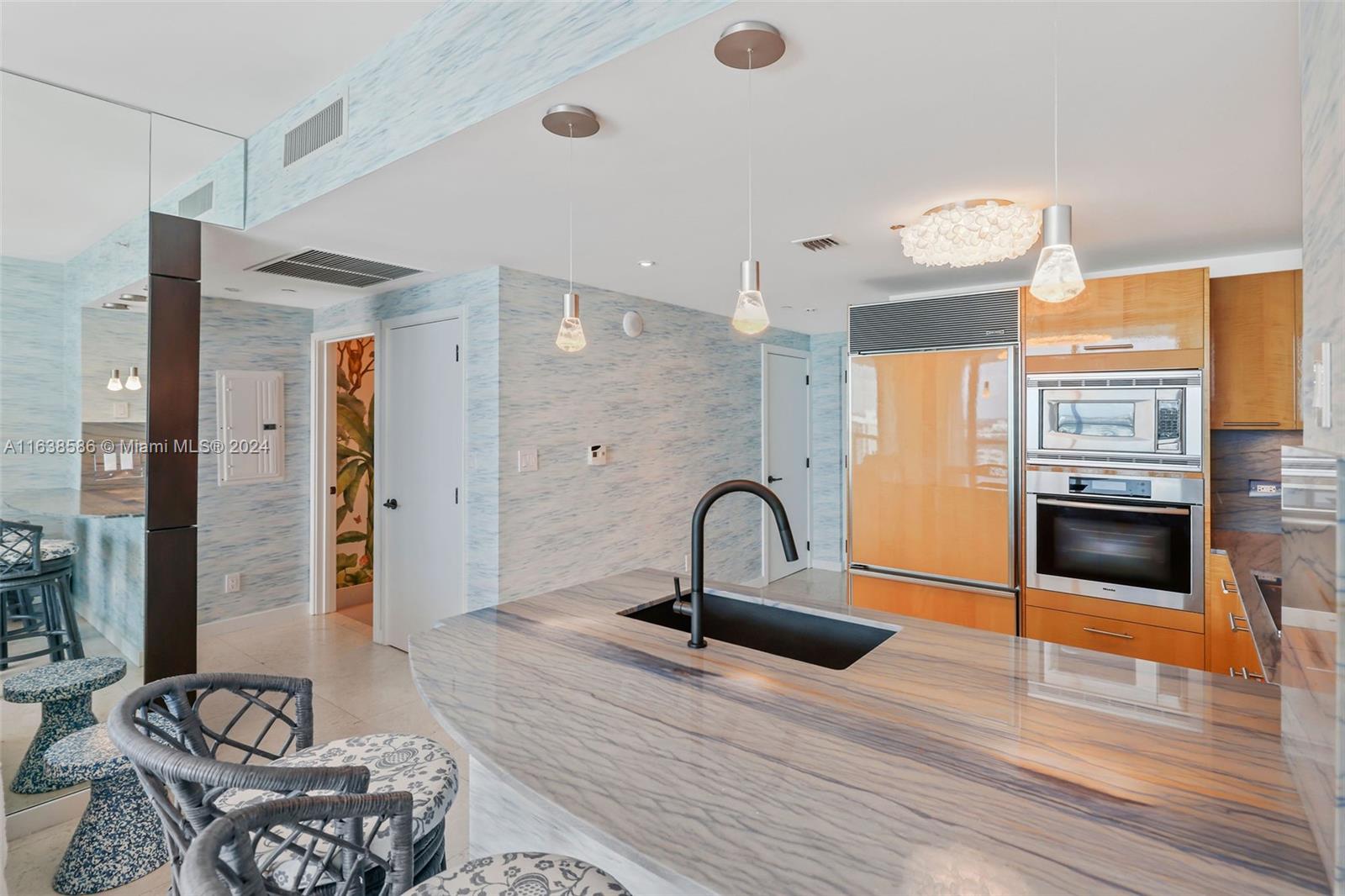 6799 Collins Ave # 1601