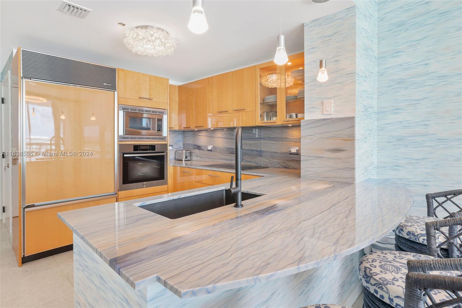 6799 Collins Ave # 1601
