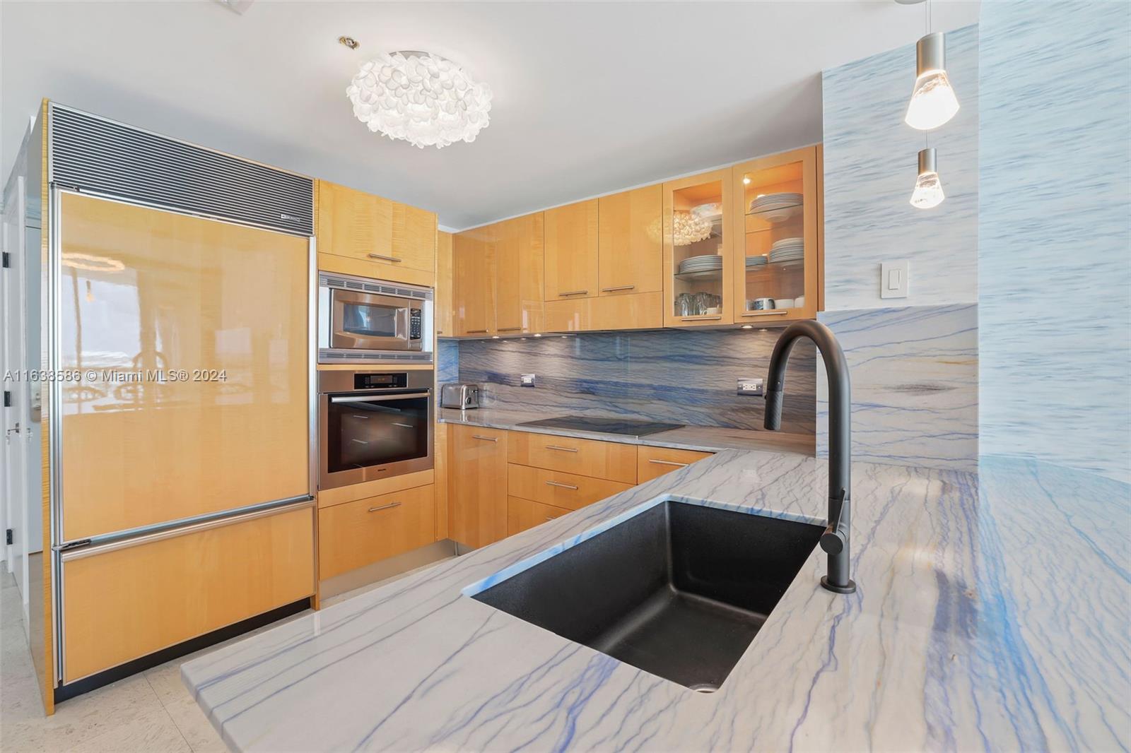 6799 Collins Ave # 1601