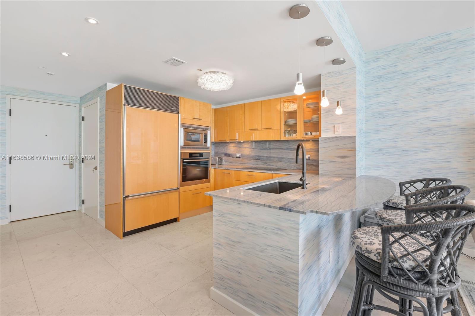 6799 Collins Ave # 1601