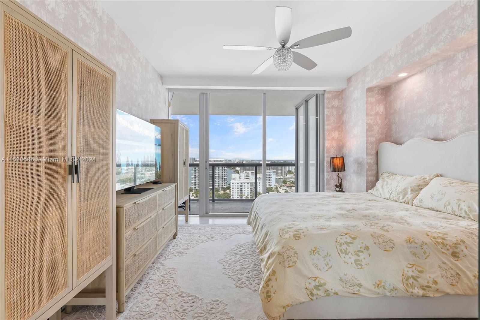 6799 Collins Ave # 1601