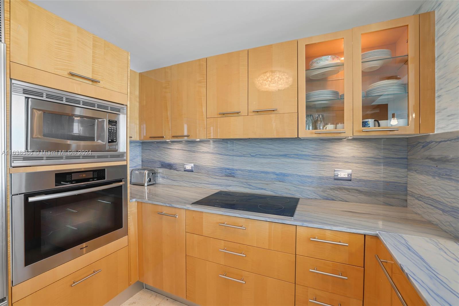 6799 Collins Ave # 1601