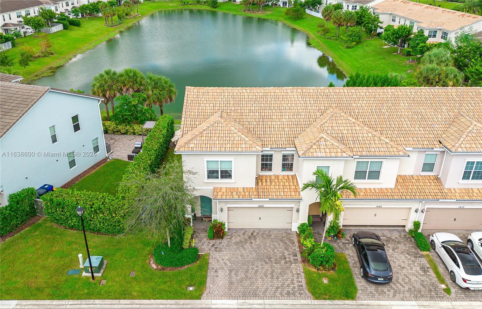 1426 Silk Oak Dr
