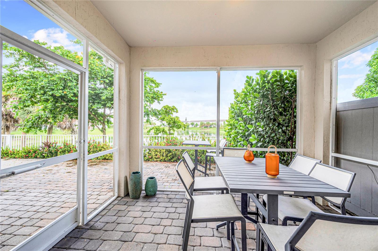 1426 Silk Oak Dr