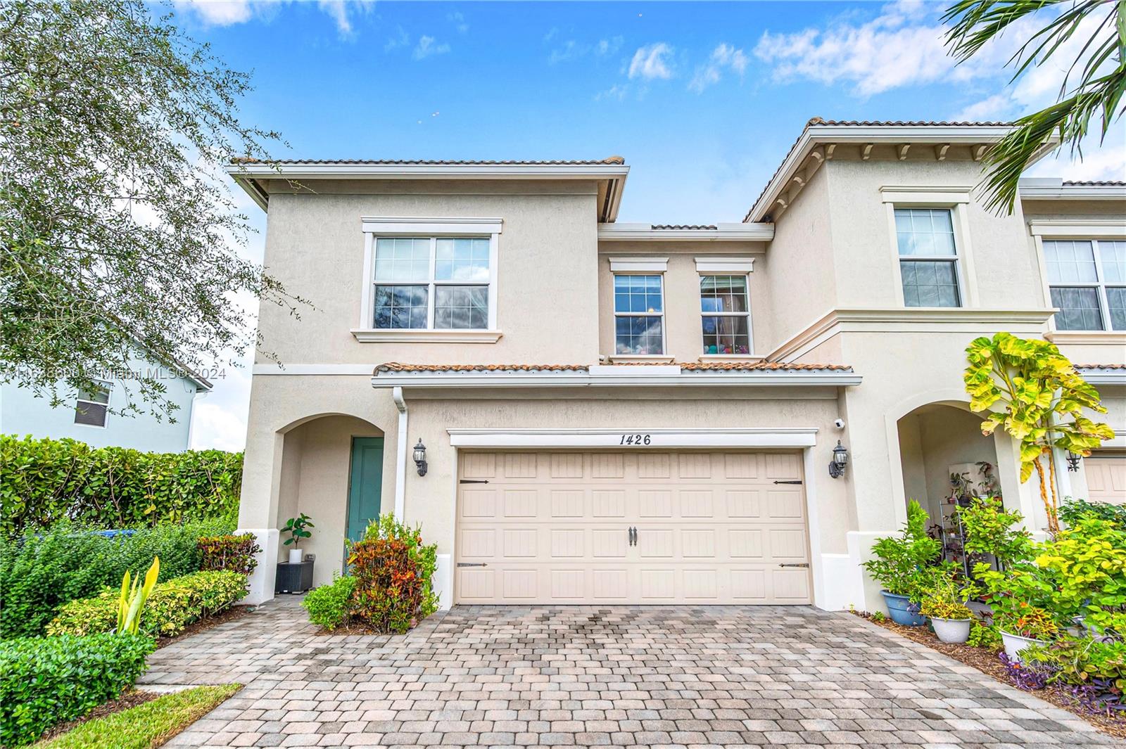 1426 Silk Oak Dr