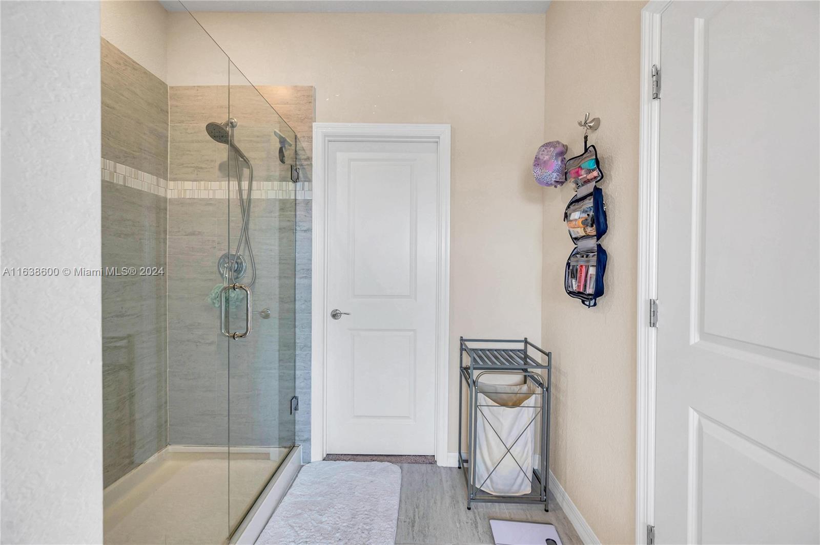 1426 Silk Oak Dr
