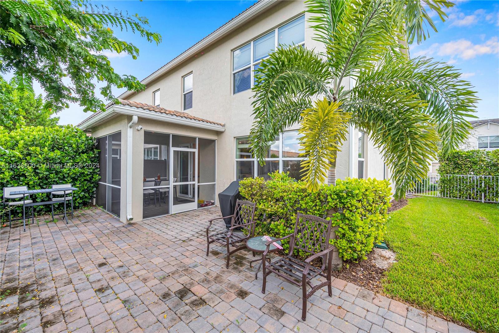 1426 Silk Oak Dr