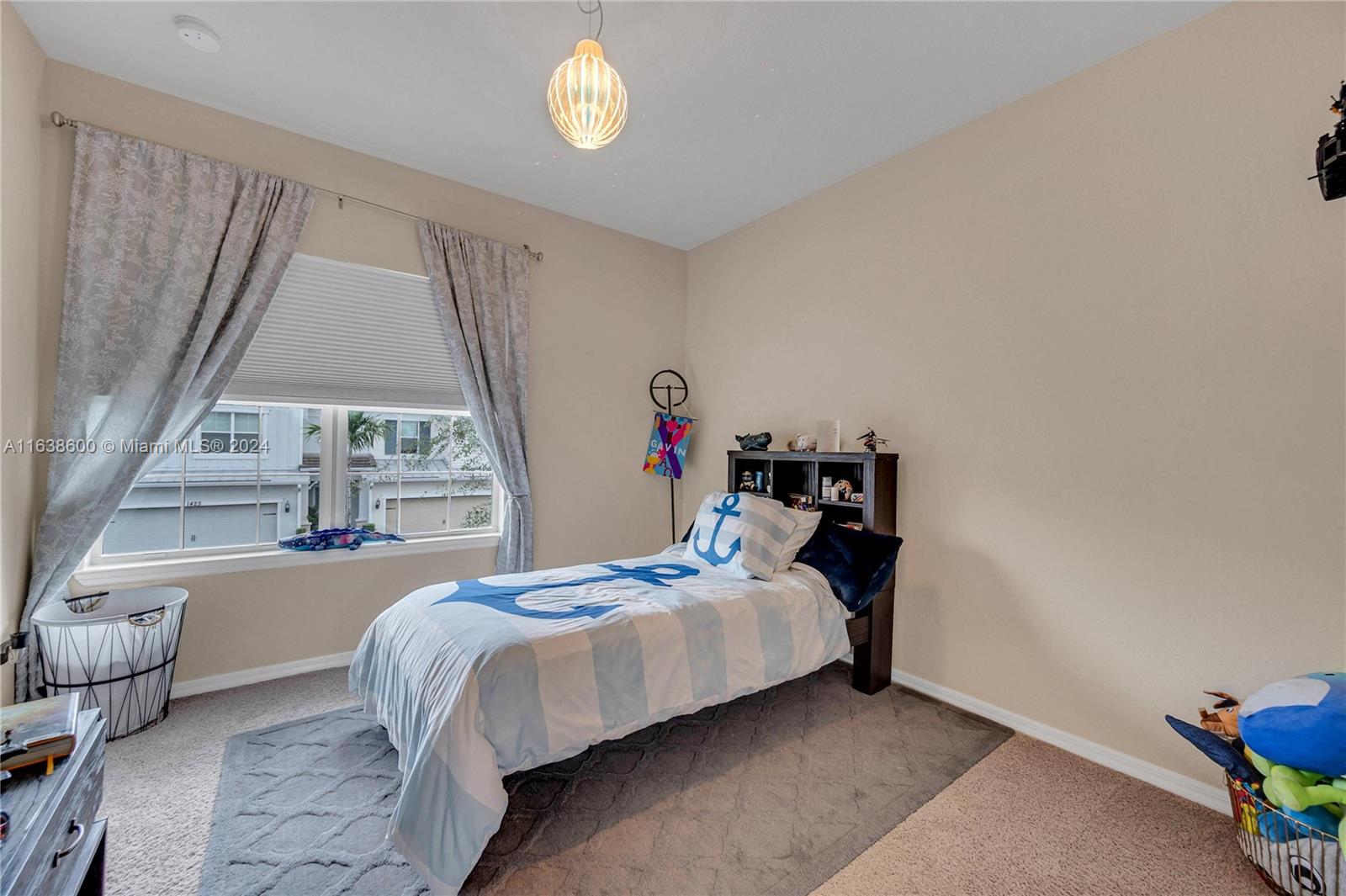 1426 Silk Oak Dr
