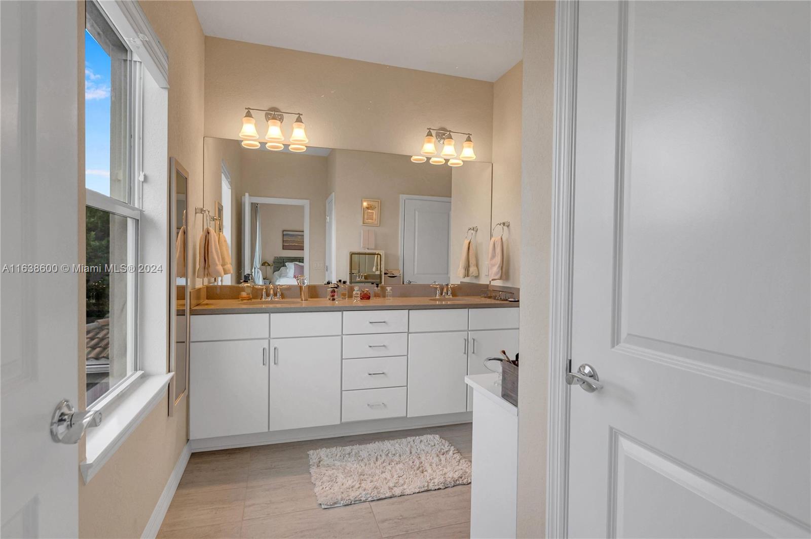 1426 Silk Oak Dr
