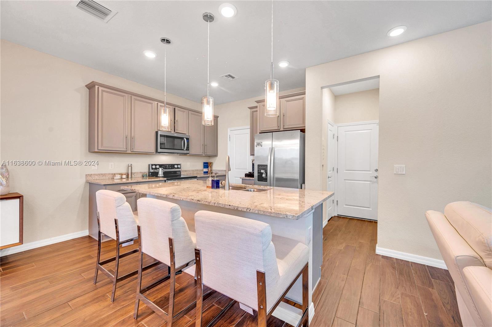 1426 Silk Oak Dr