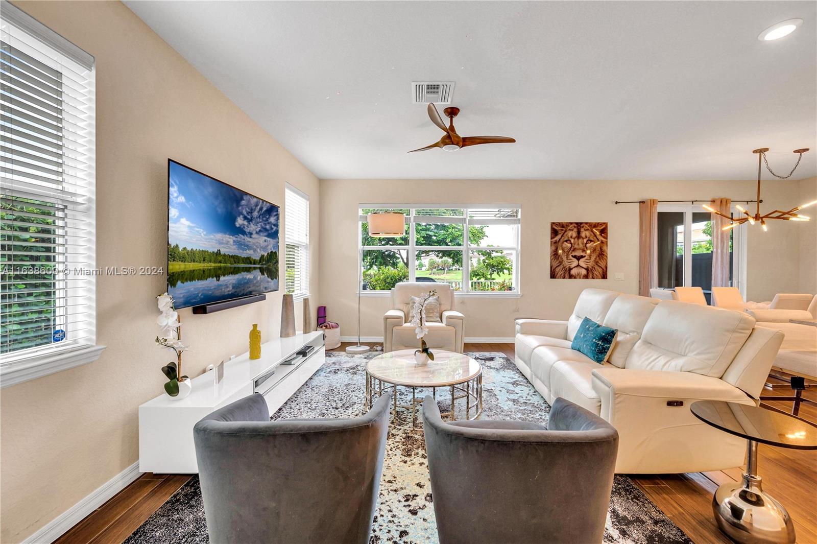 1426 Silk Oak Dr