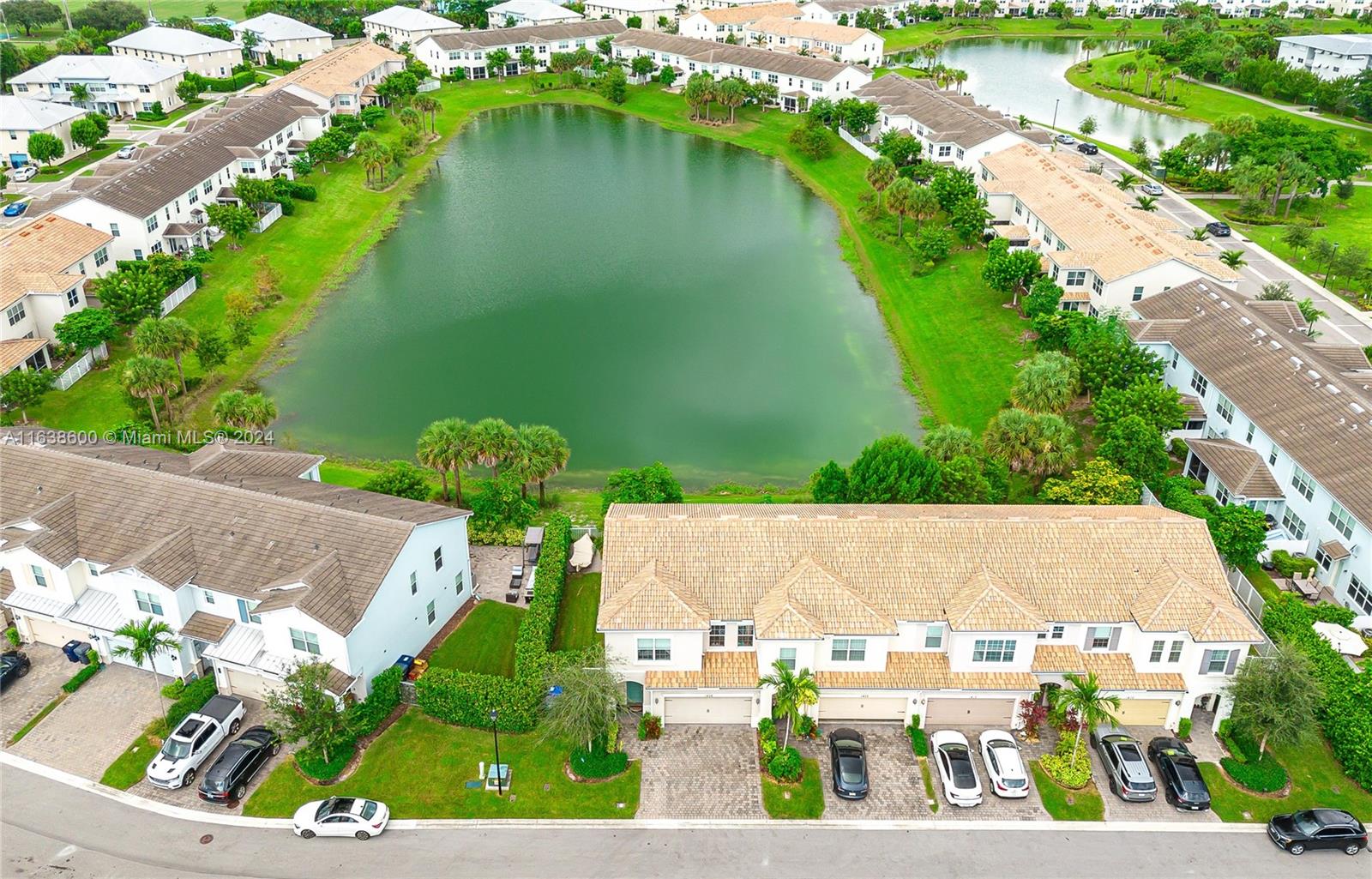 1426 Silk Oak Dr