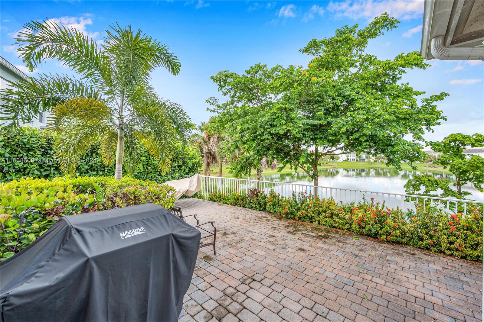 1426 Silk Oak Dr
