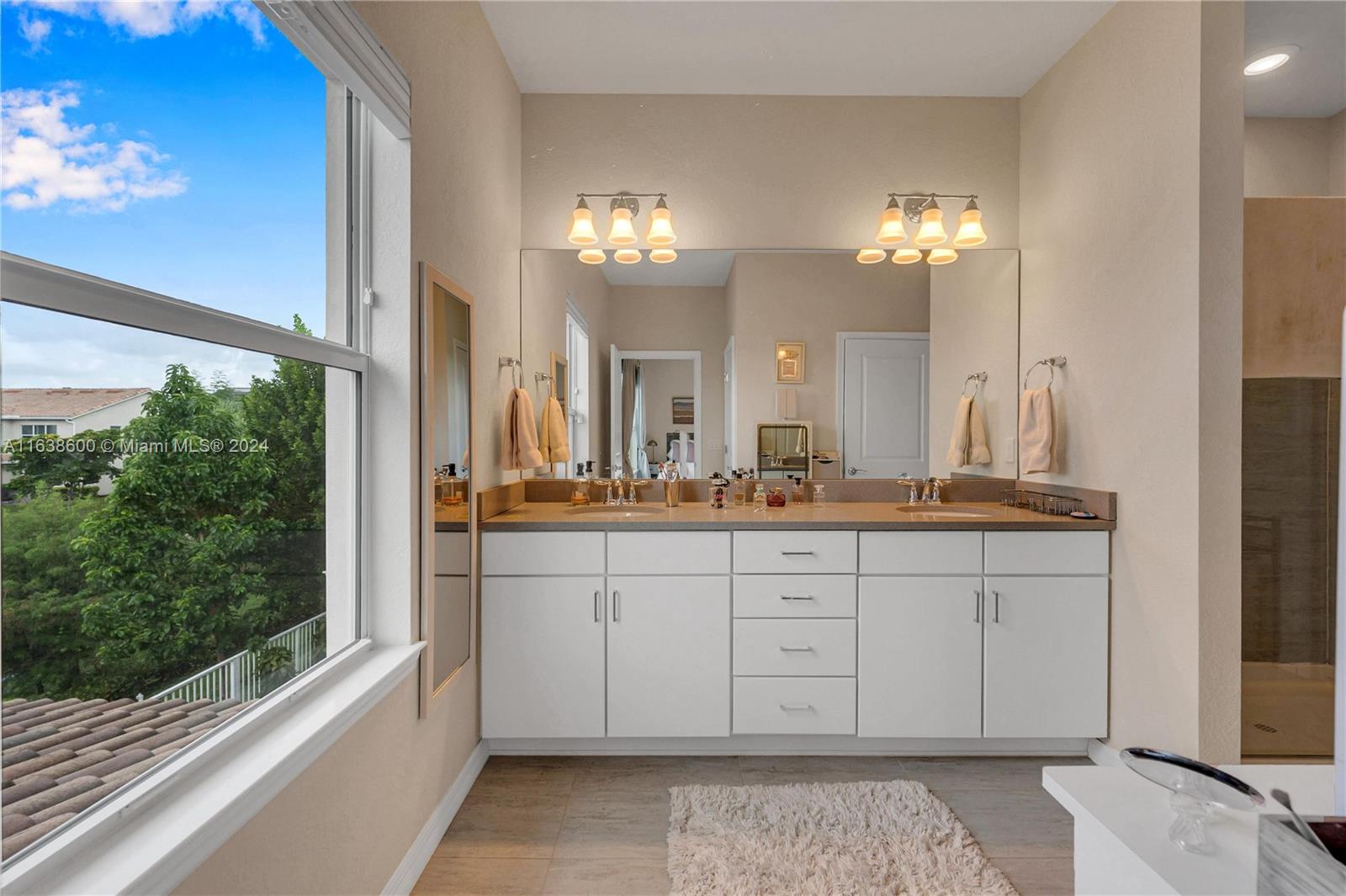 1426 Silk Oak Dr