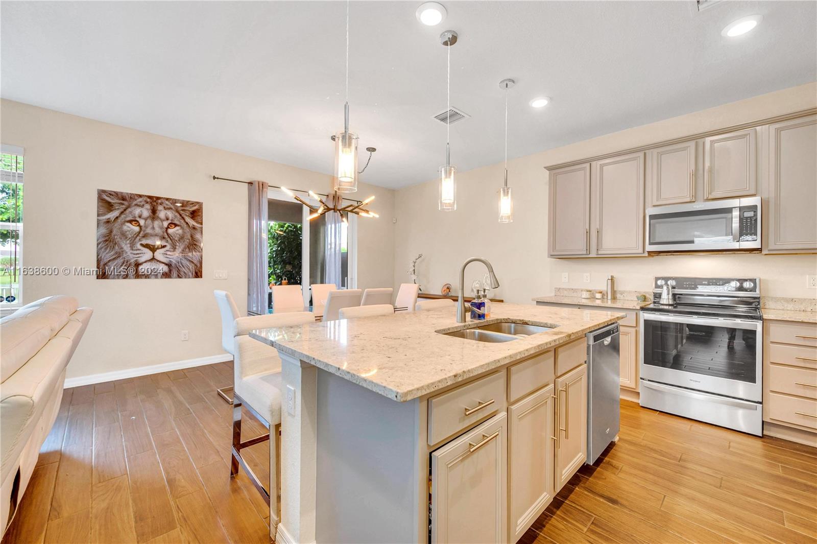 1426 Silk Oak Dr