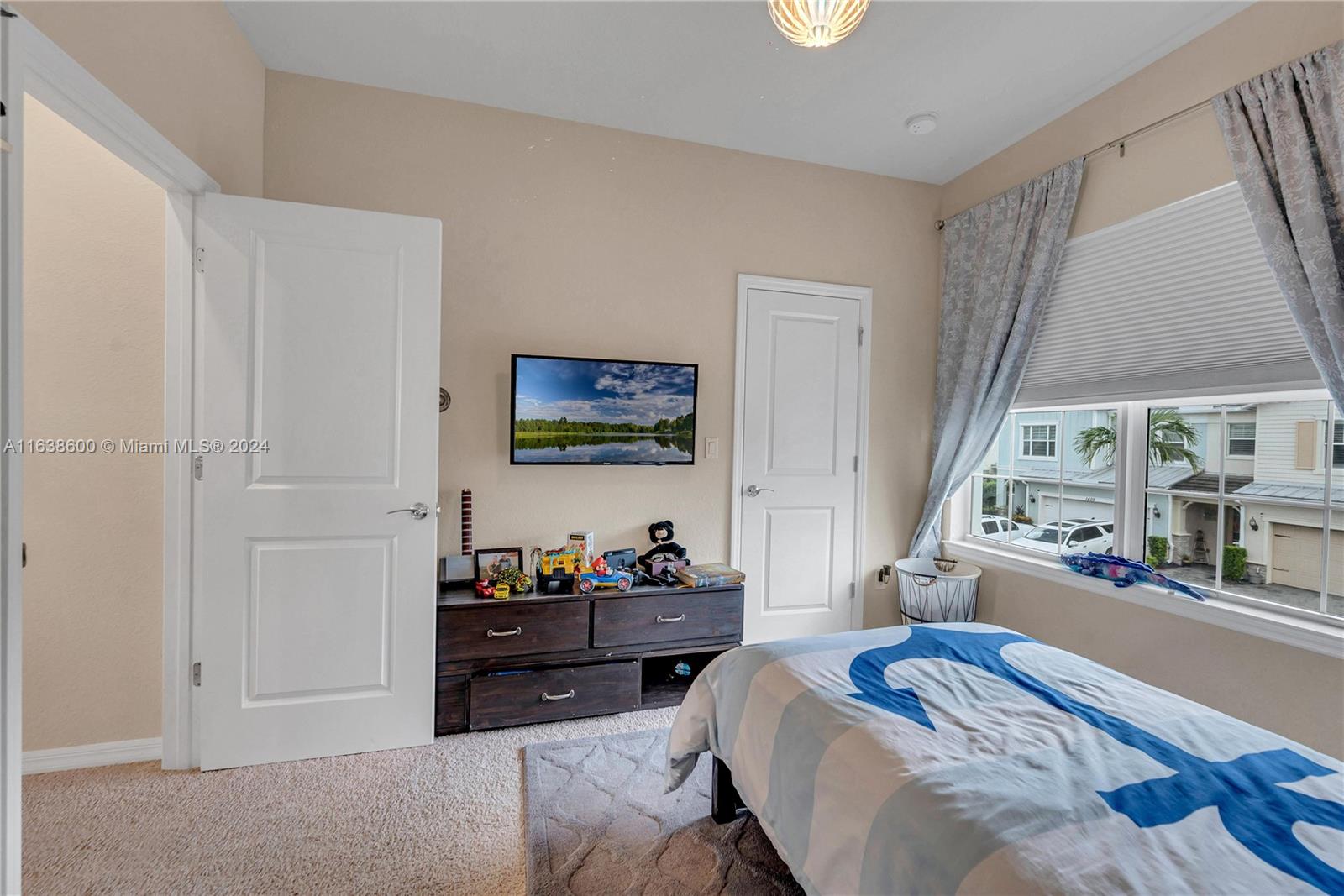 1426 Silk Oak Dr