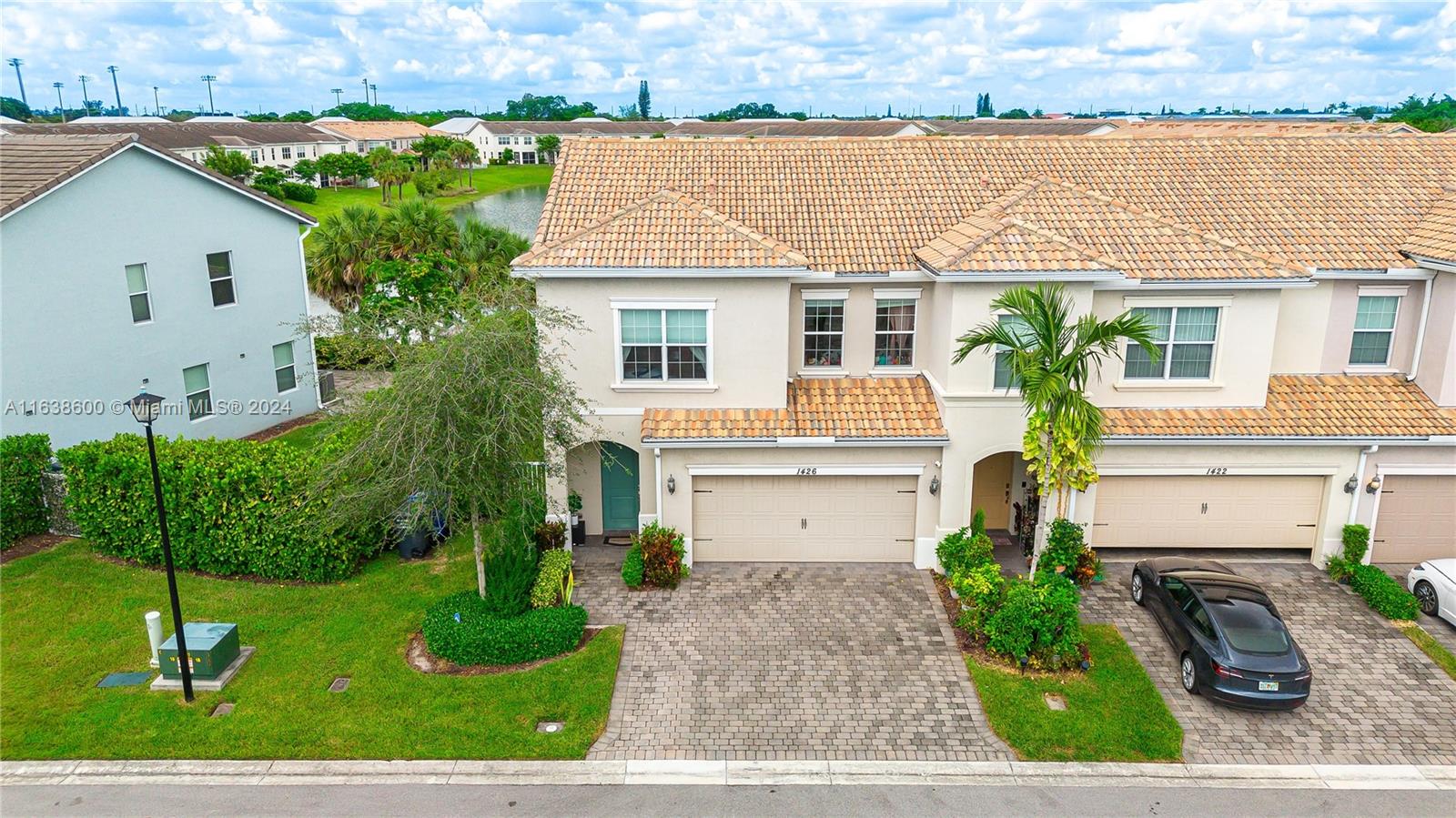 1426 Silk Oak Dr