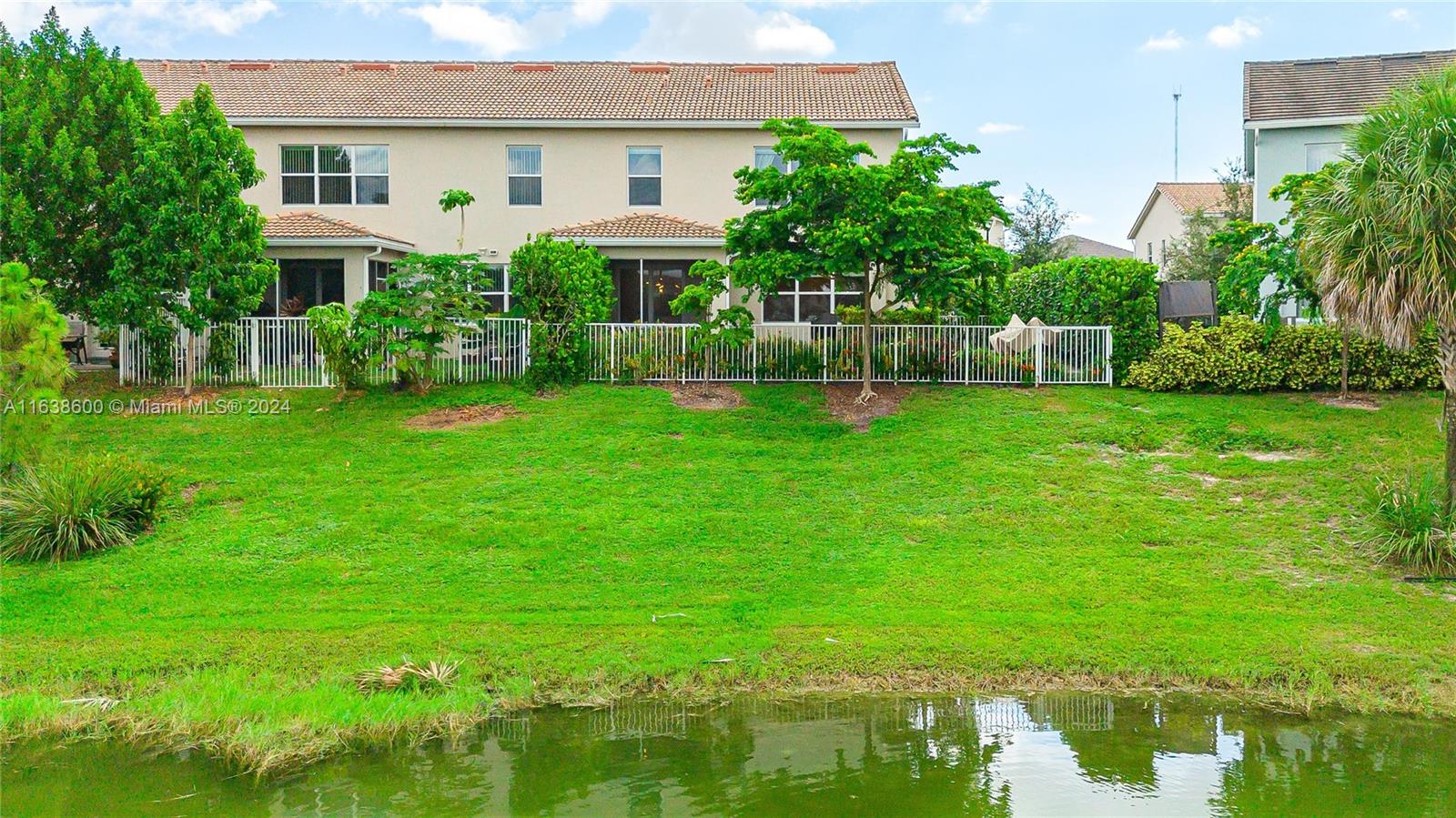 1426 Silk Oak Dr