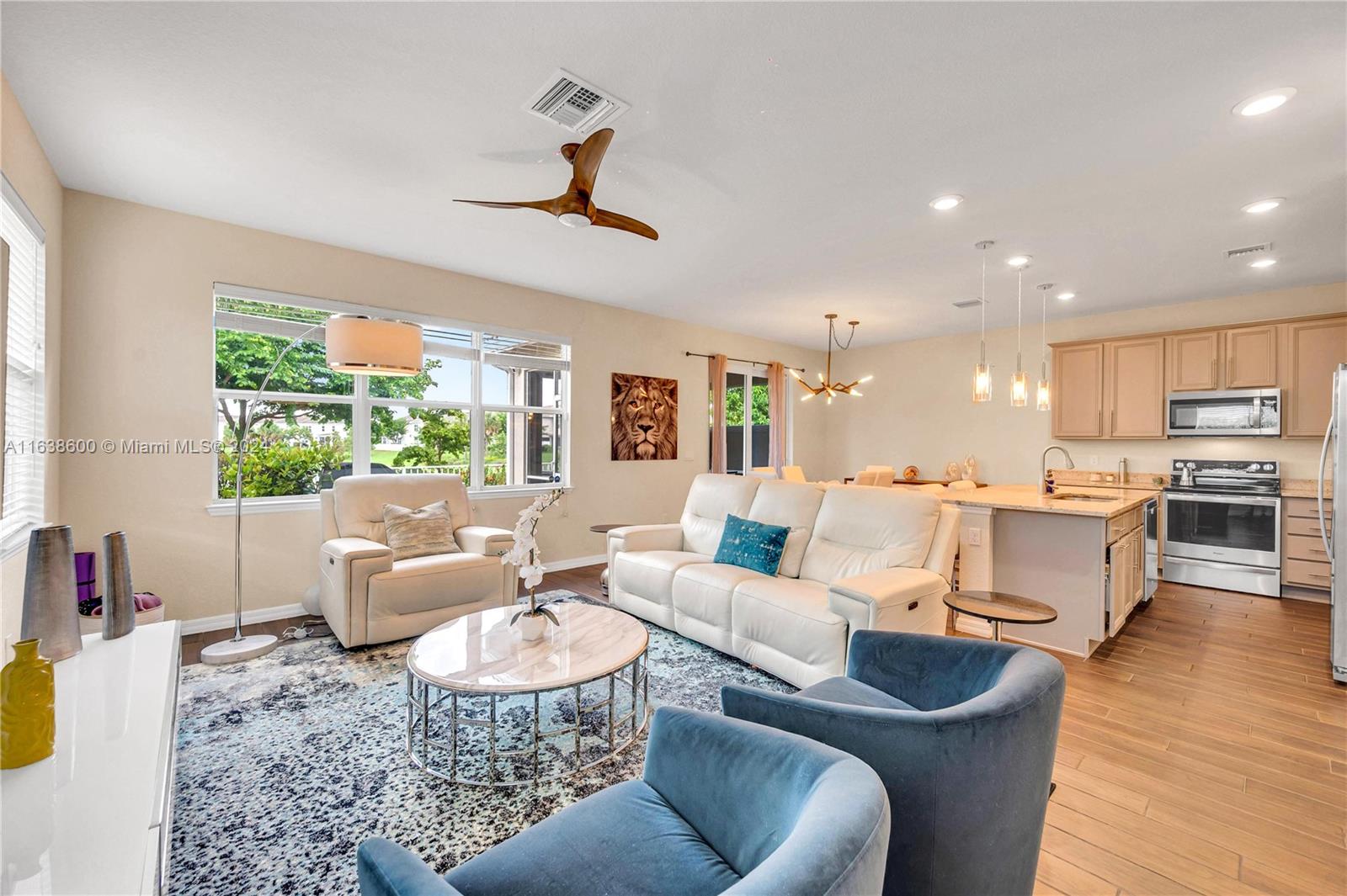 1426 Silk Oak Dr